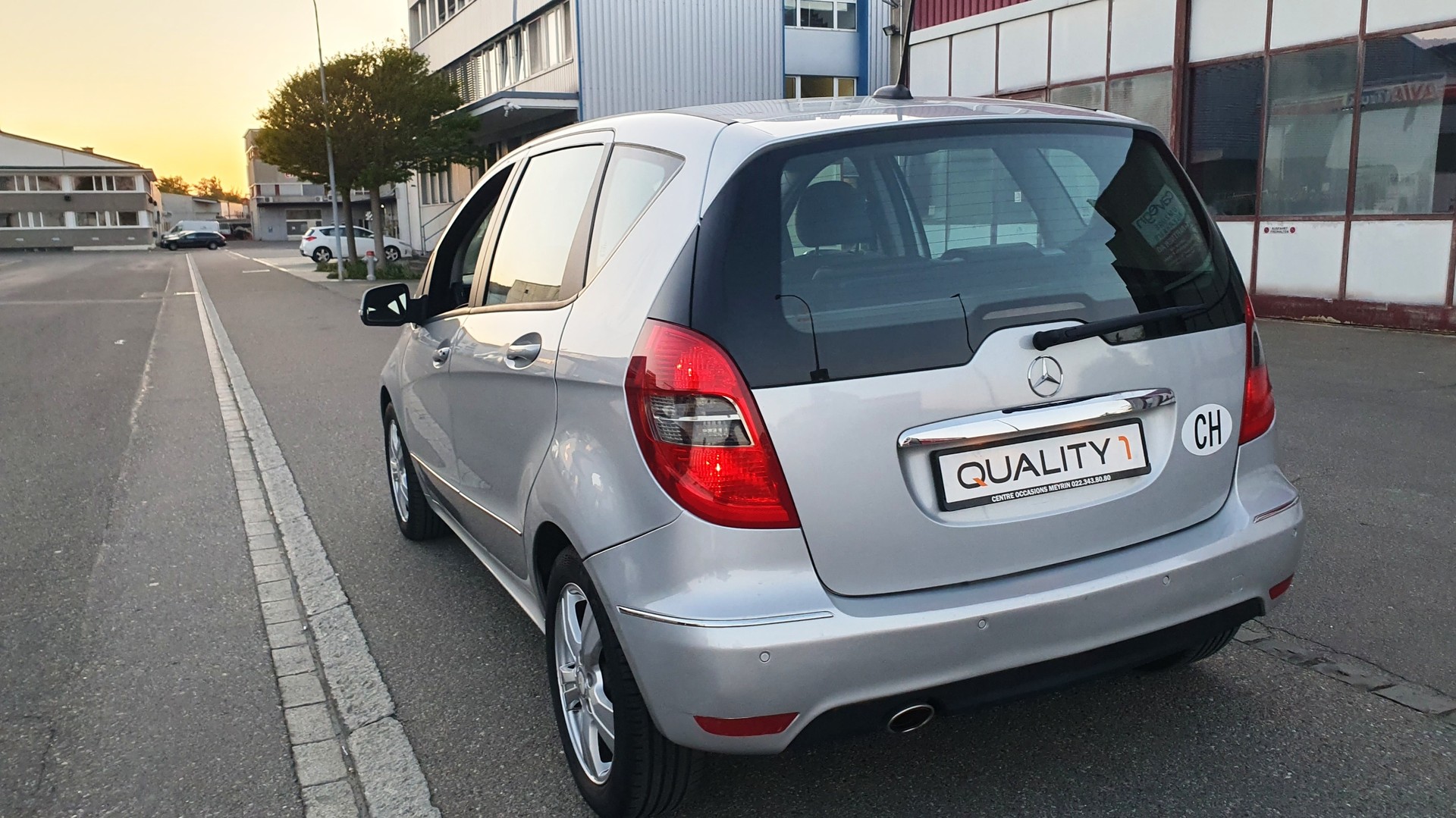 MERCEDES-BENZ A 180 Avantgarde Selection Autotronic-image-8