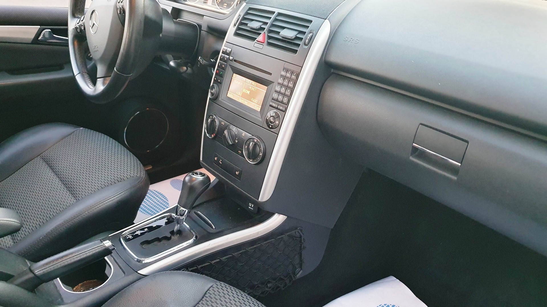 MERCEDES-BENZ A 180 Avantgarde Selection Autotronic-image-13