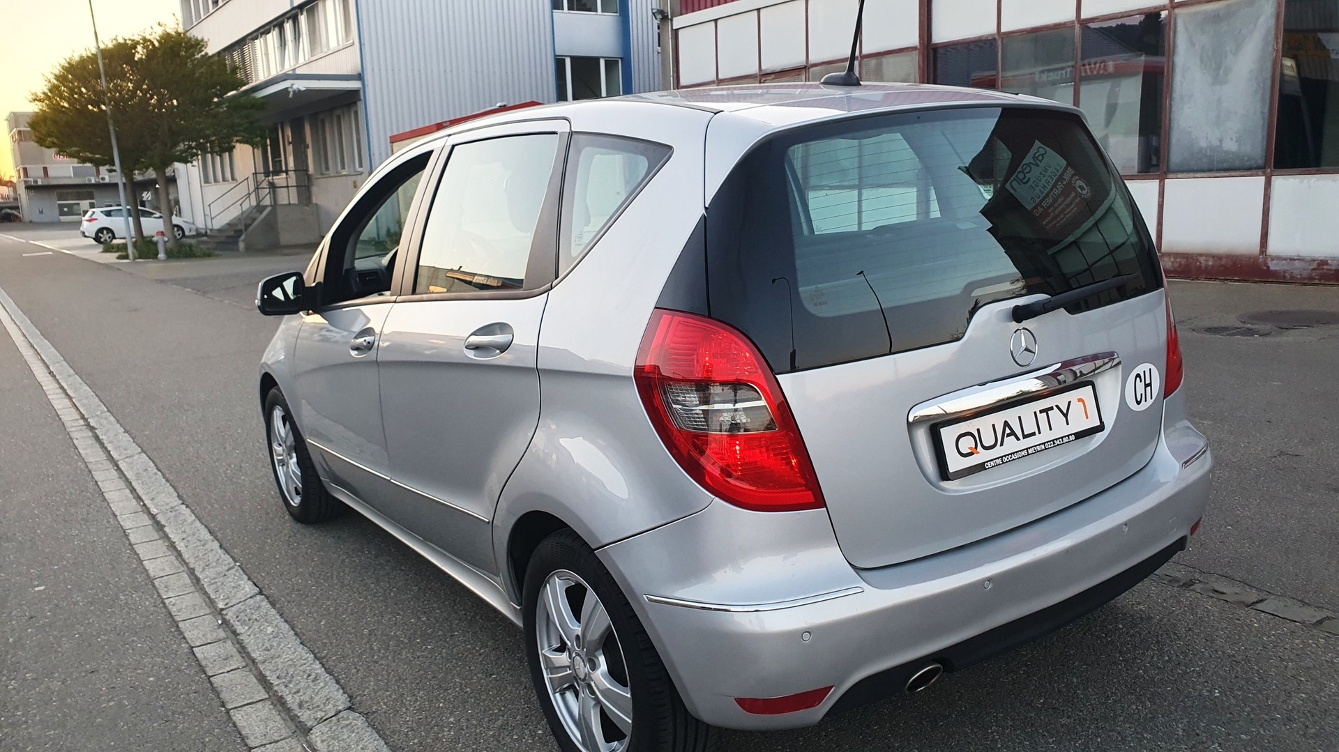 MERCEDES-BENZ A 180 Avantgarde Selection Autotronic-image-7