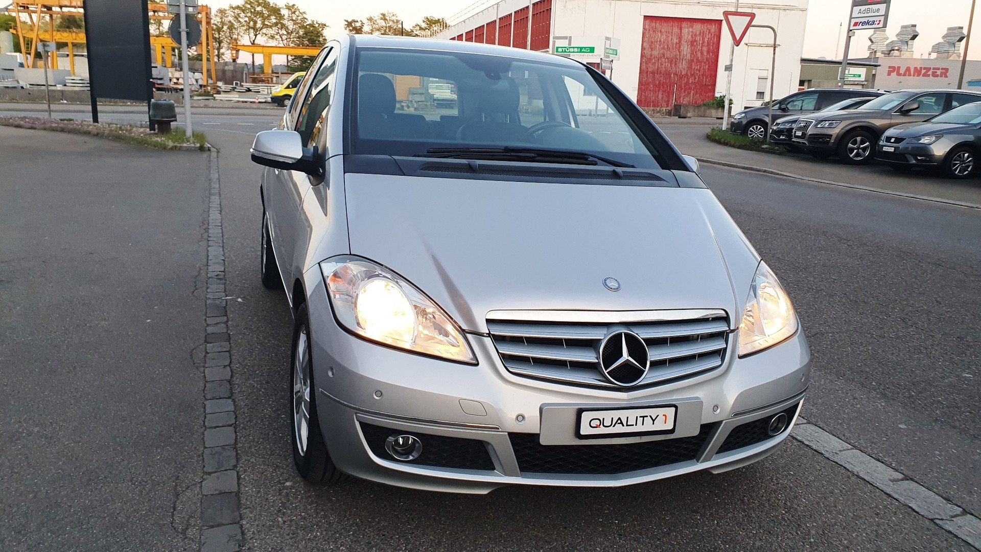 MERCEDES-BENZ A 180 Avantgarde Selection Autotronic-image-2