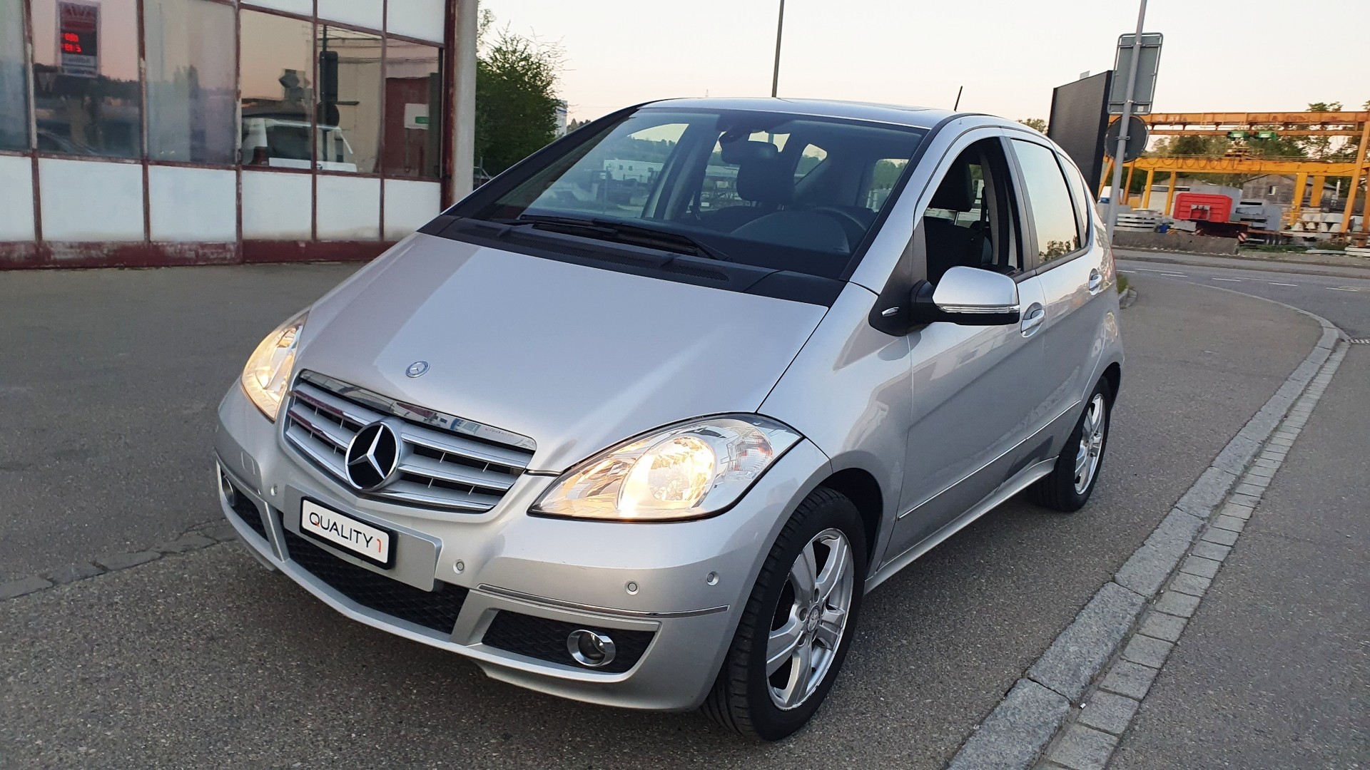 MERCEDES-BENZ A 180 Avantgarde Selection Autotronic-image-6