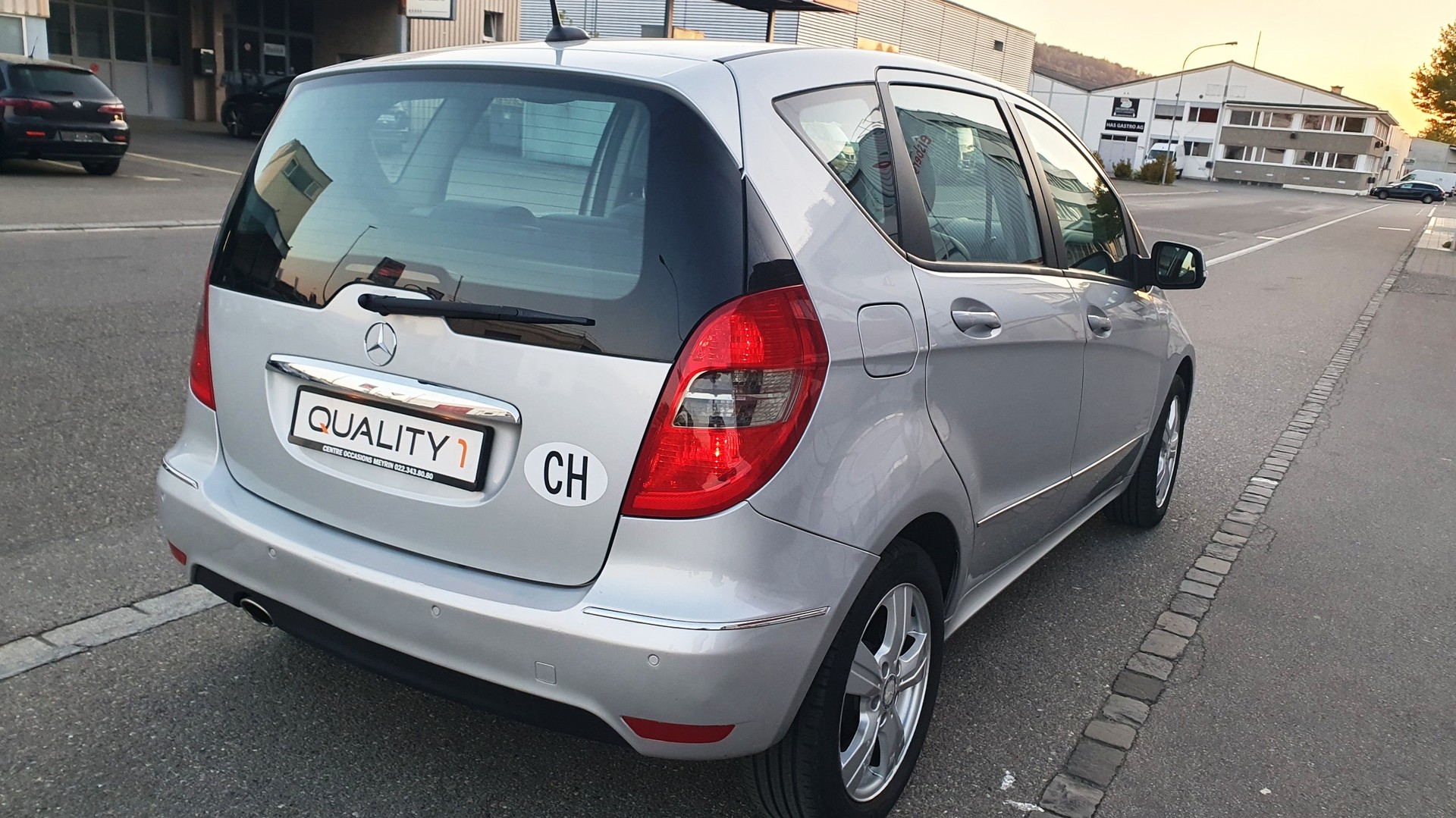MERCEDES-BENZ A 180 Avantgarde Selection Autotronic-image-10