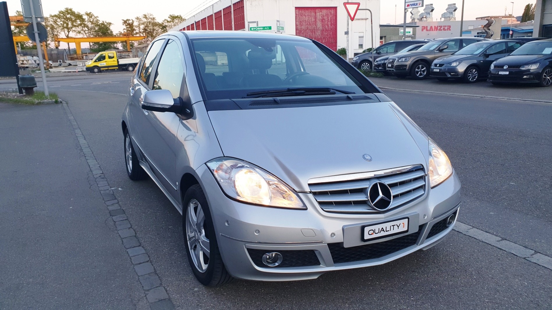 MERCEDES-BENZ A 180 Avantgarde Selection Autotronic-image-3