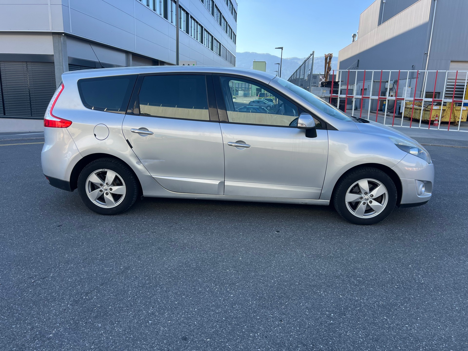 RENAULT Grand Scénic 1.9 dCi Expression-image-6