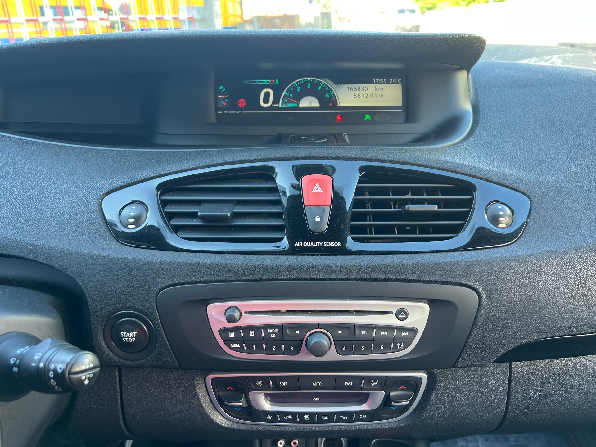 RENAULT Grand Scénic 1.9 dCi Expression-image-10