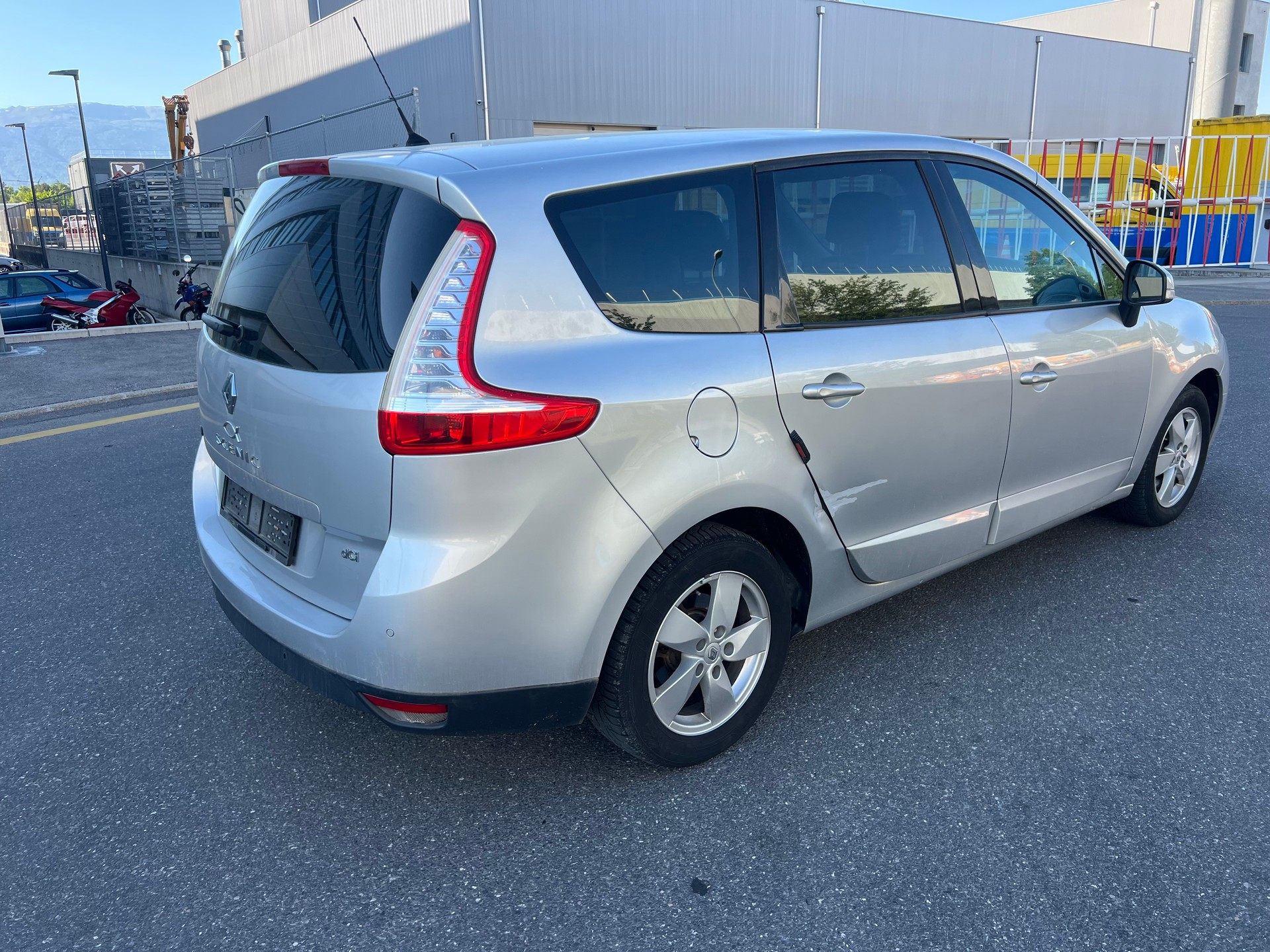RENAULT Grand Scénic 1.9 dCi Expression-image-5