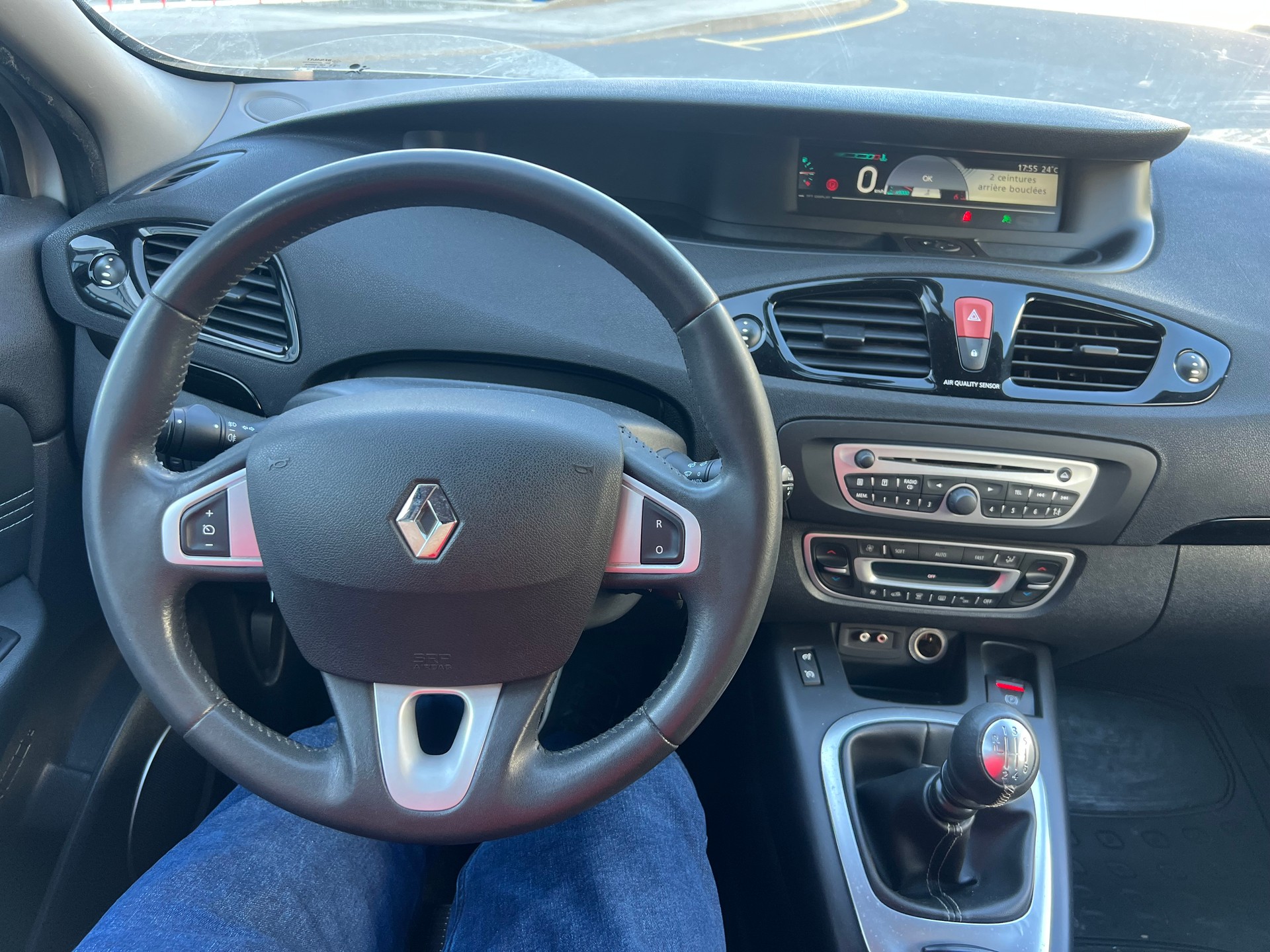 RENAULT Grand Scénic 1.9 dCi Expression-image-11