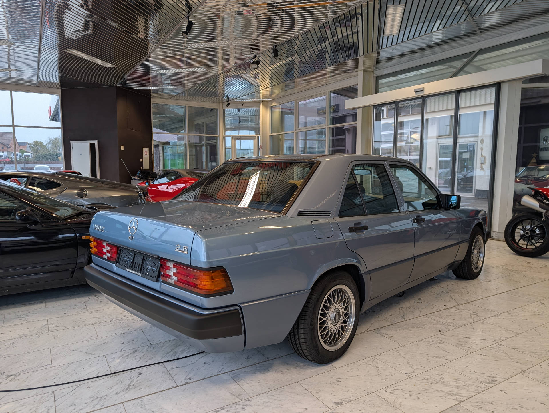 MERCEDES-BENZ E190 2.6-image-4