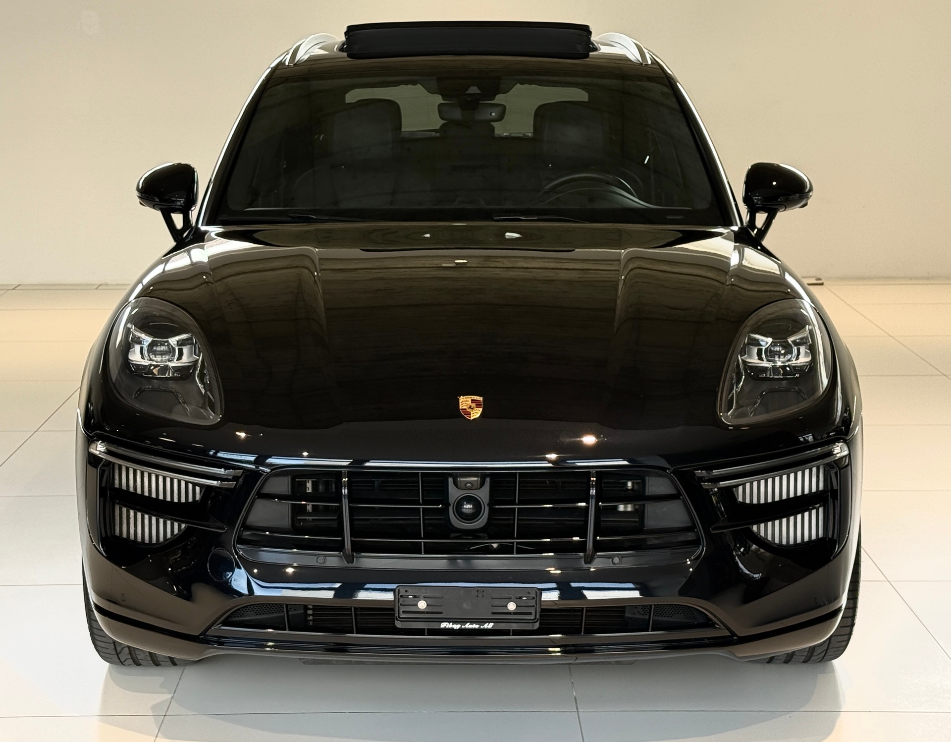 PORSCHE Macan Turbo PDK ***CH-Fahrzeug***Panoramadach***Distanzregler***Lenkradheizung***Luftfederung***Neuwertig***-showroom-element-1