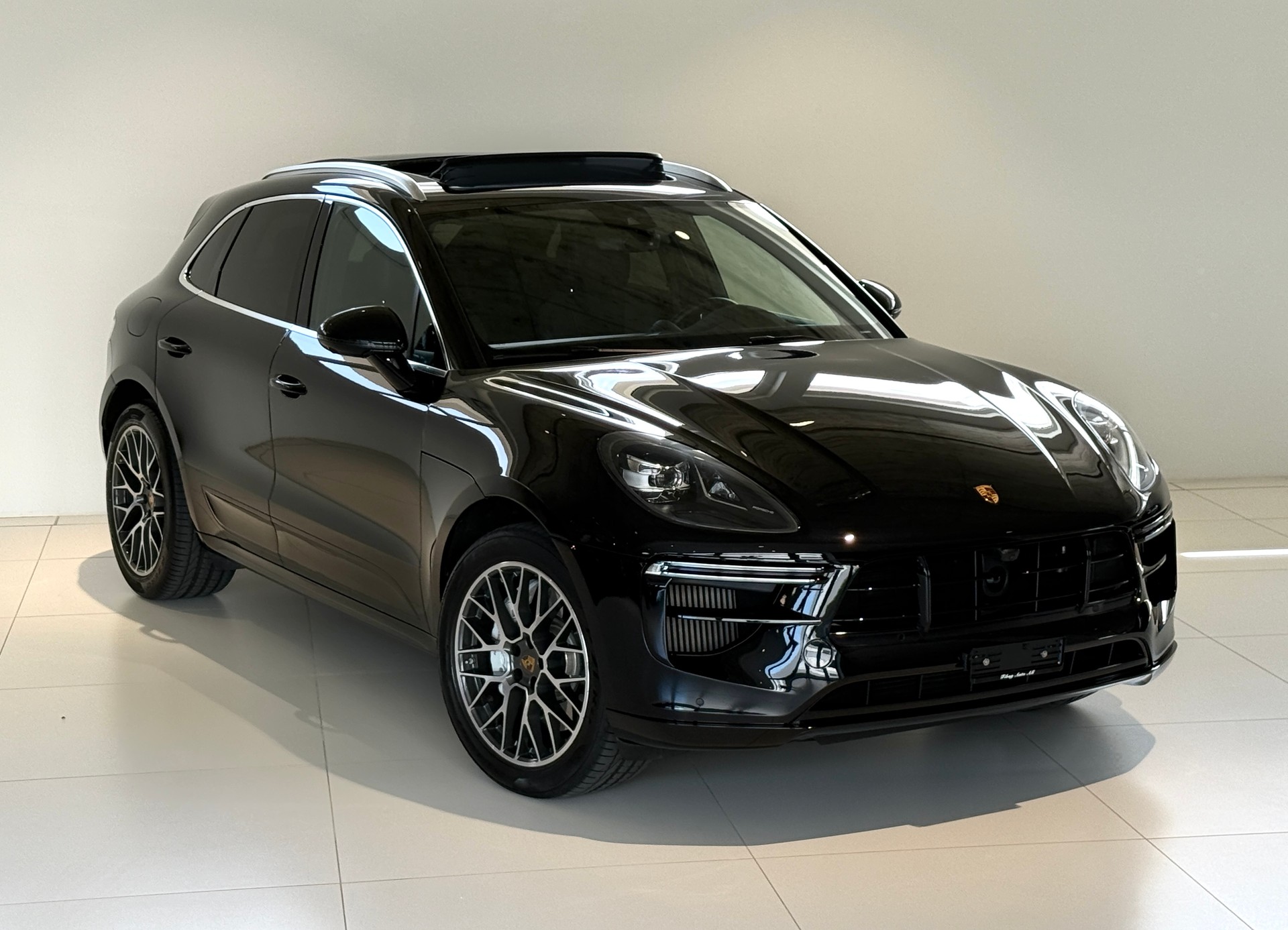 PORSCHE Macan Turbo PDK ***CH-Fahrzeug***Panoramadach***Distanzregler***Lenkradheizung***Luftfederung***Neuwertig***