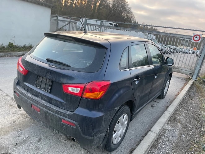 MITSUBISHI ASX 1.8 DID Invite 4WD-image-3
