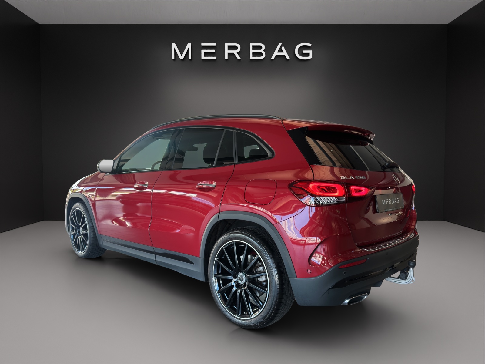 MERCEDES-BENZ GLA 250 AMG Line 4Matic-image-3