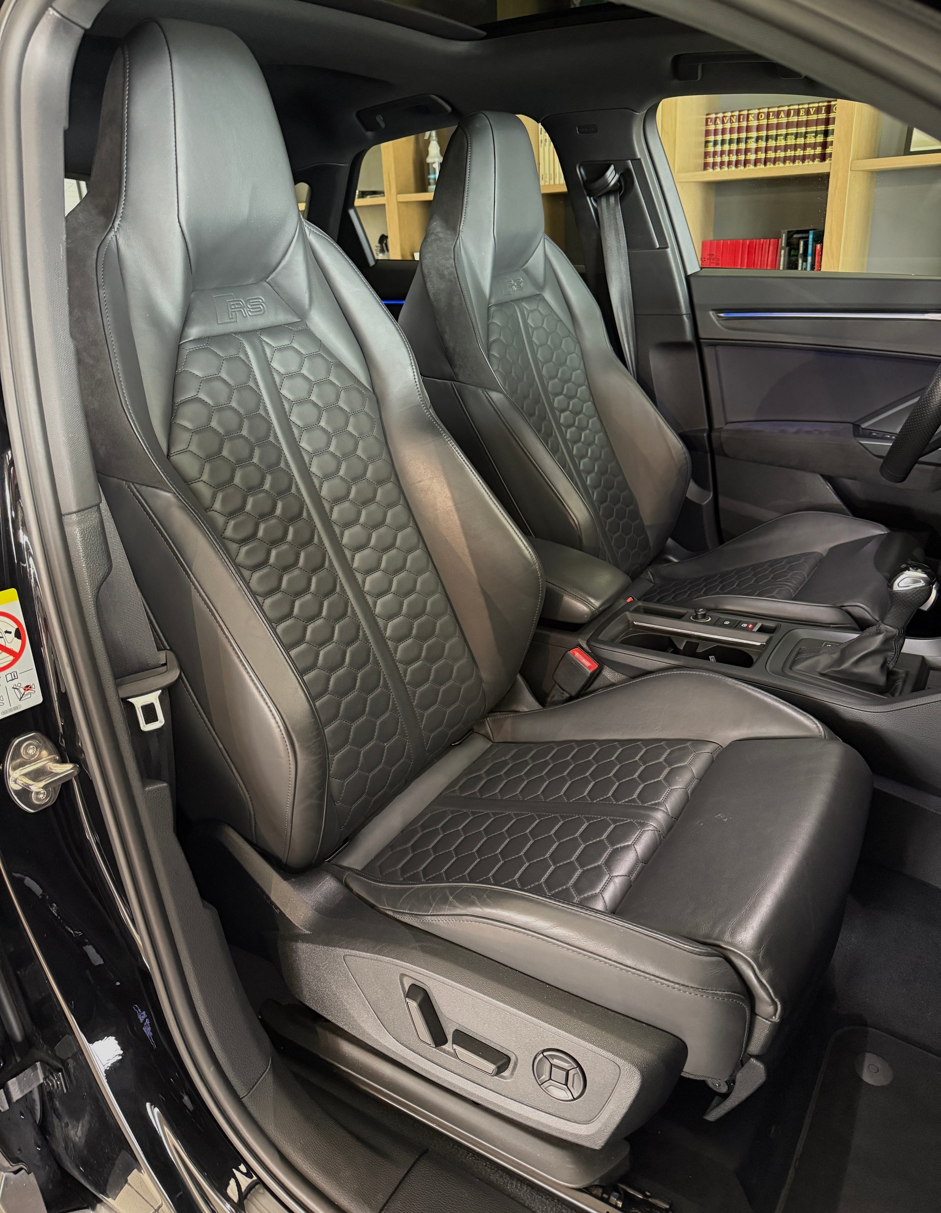 AUDI RS Q3 Sportback quattro S tronic-image-17