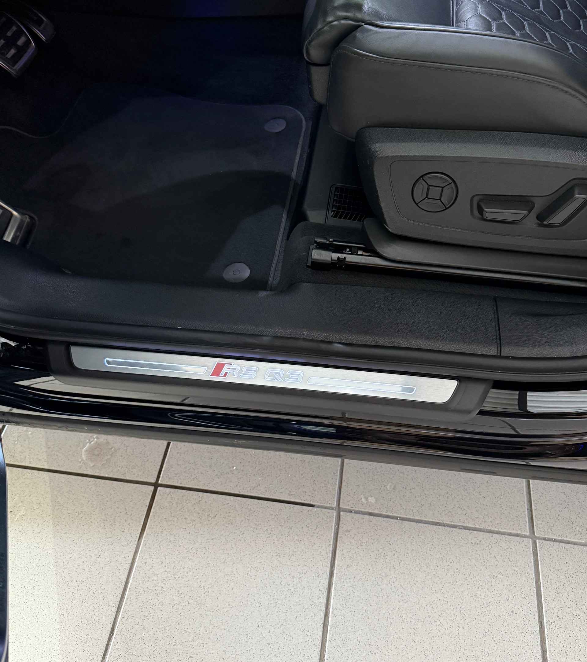 AUDI RS Q3 Sportback quattro S tronic-image-9