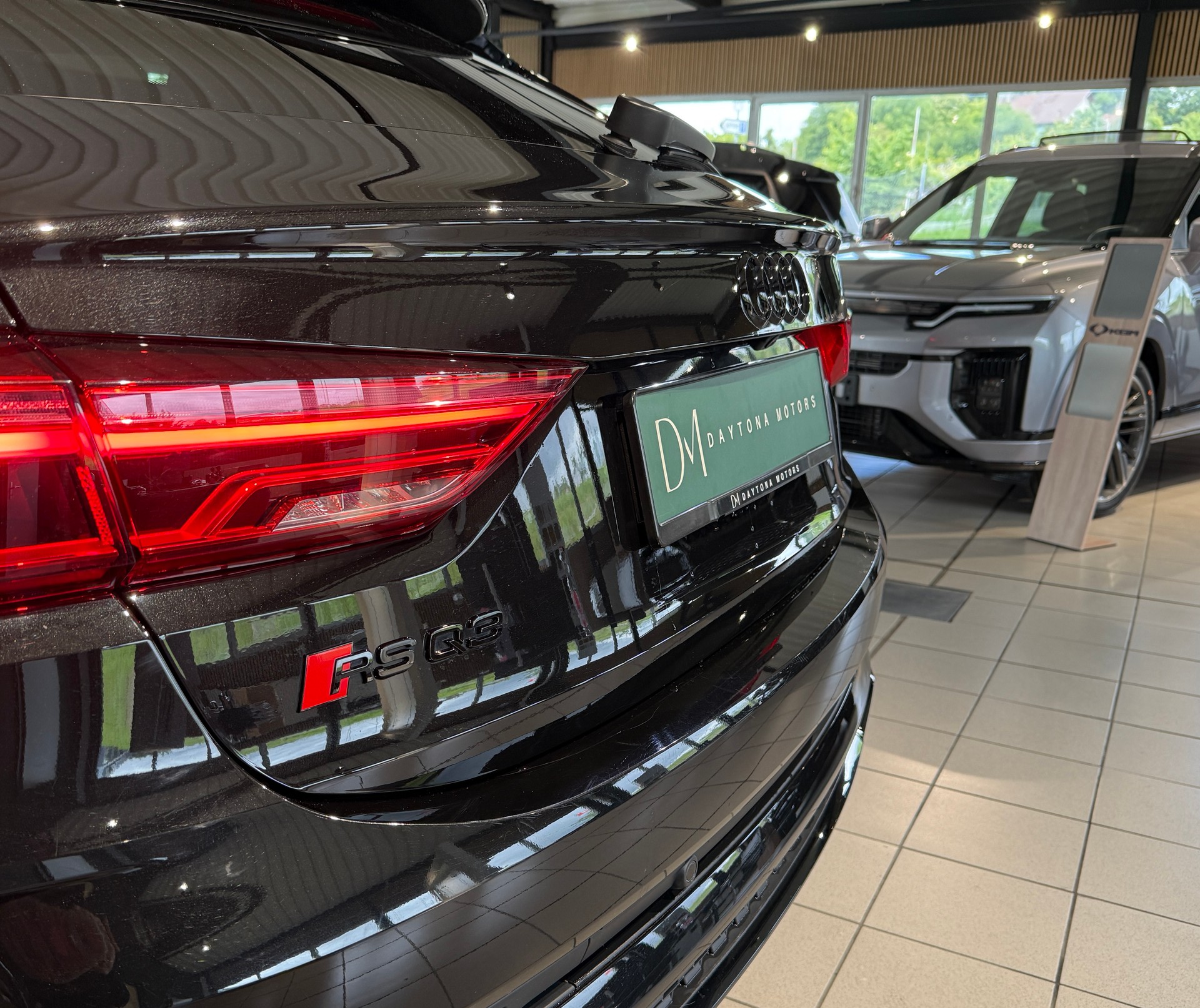 AUDI RS Q3 Sportback quattro S tronic-image-6
