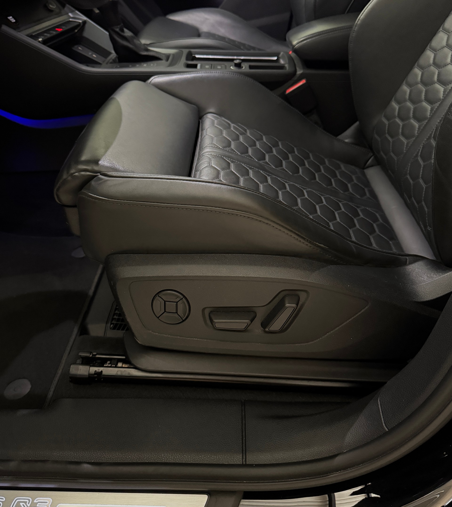 AUDI RS Q3 Sportback quattro S tronic-image-19