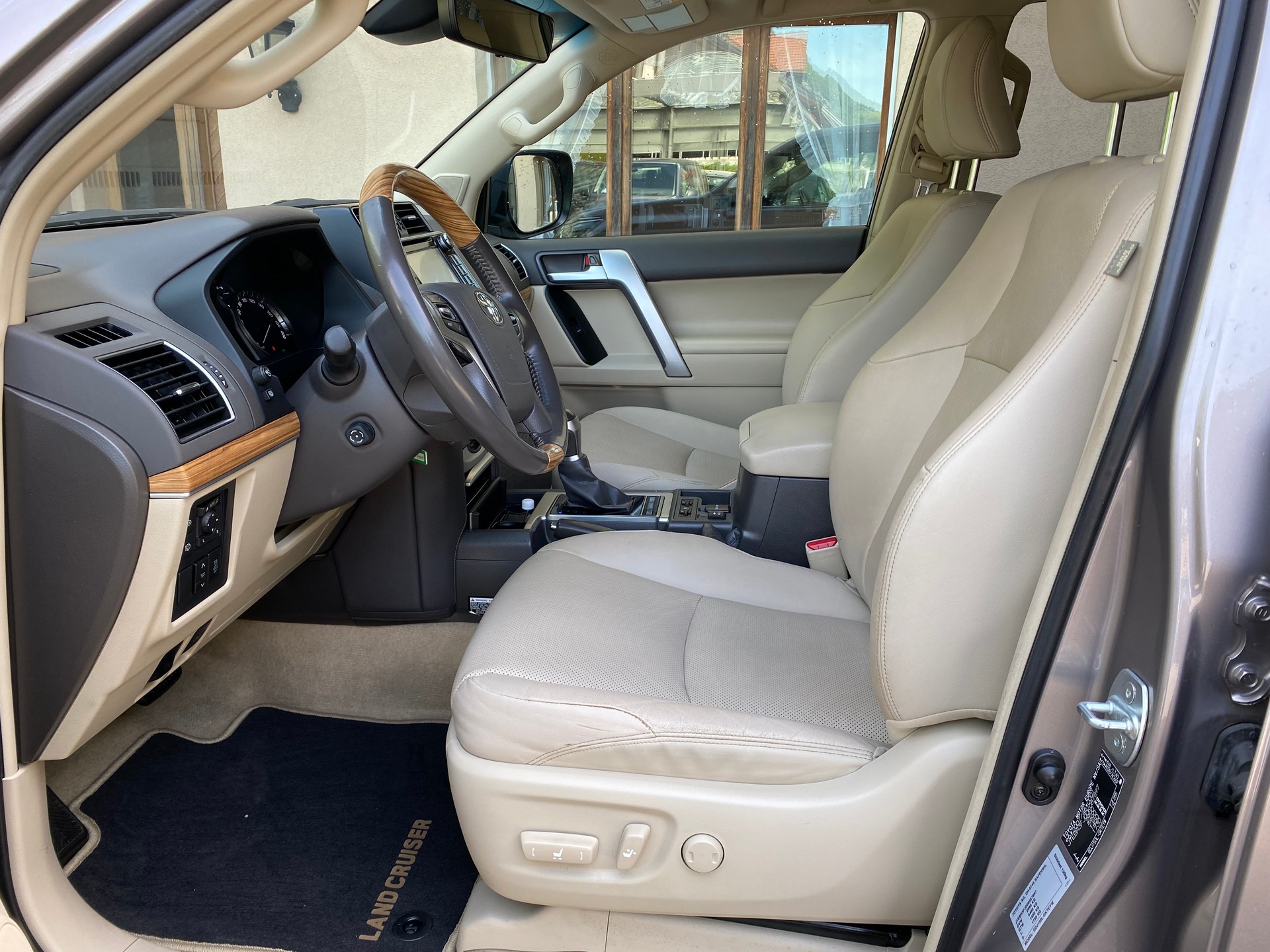 TOYOTA Land Cruiser 2.8TD Premium Automatic-image-2