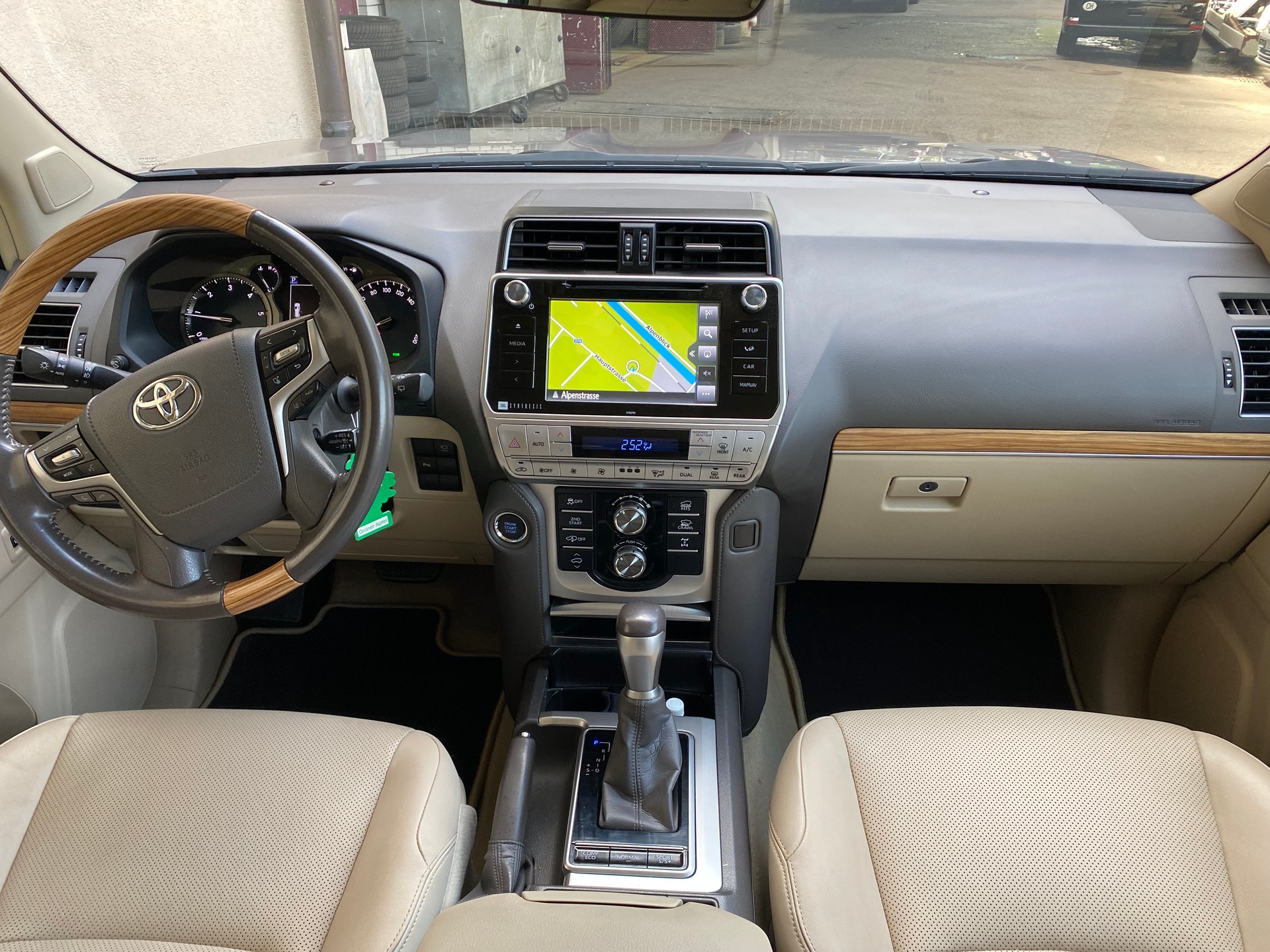 TOYOTA Land Cruiser 2.8TD Premium Automatic-image-5