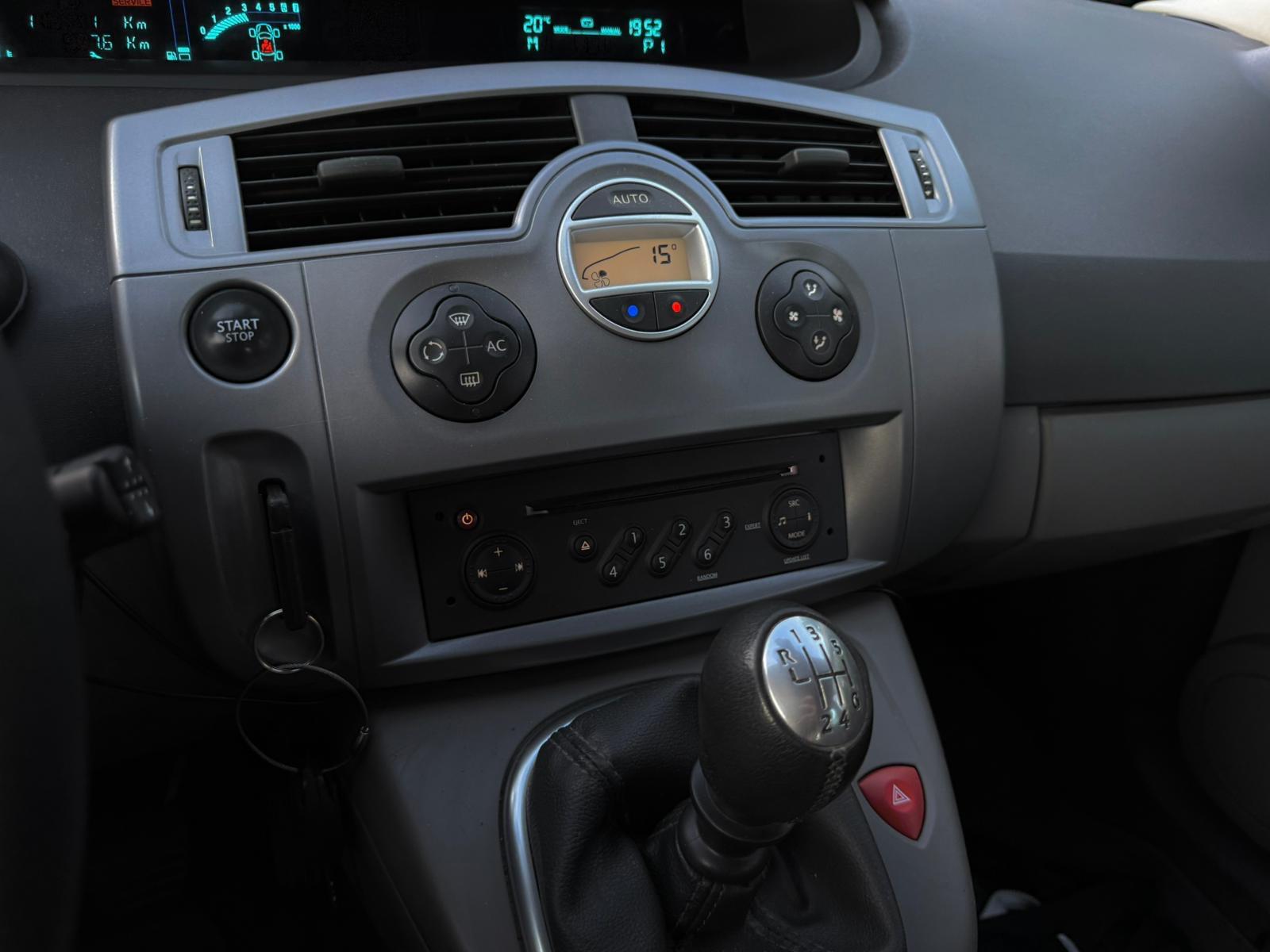RENAULT Scénic 1.6 16V Fairway-image-10