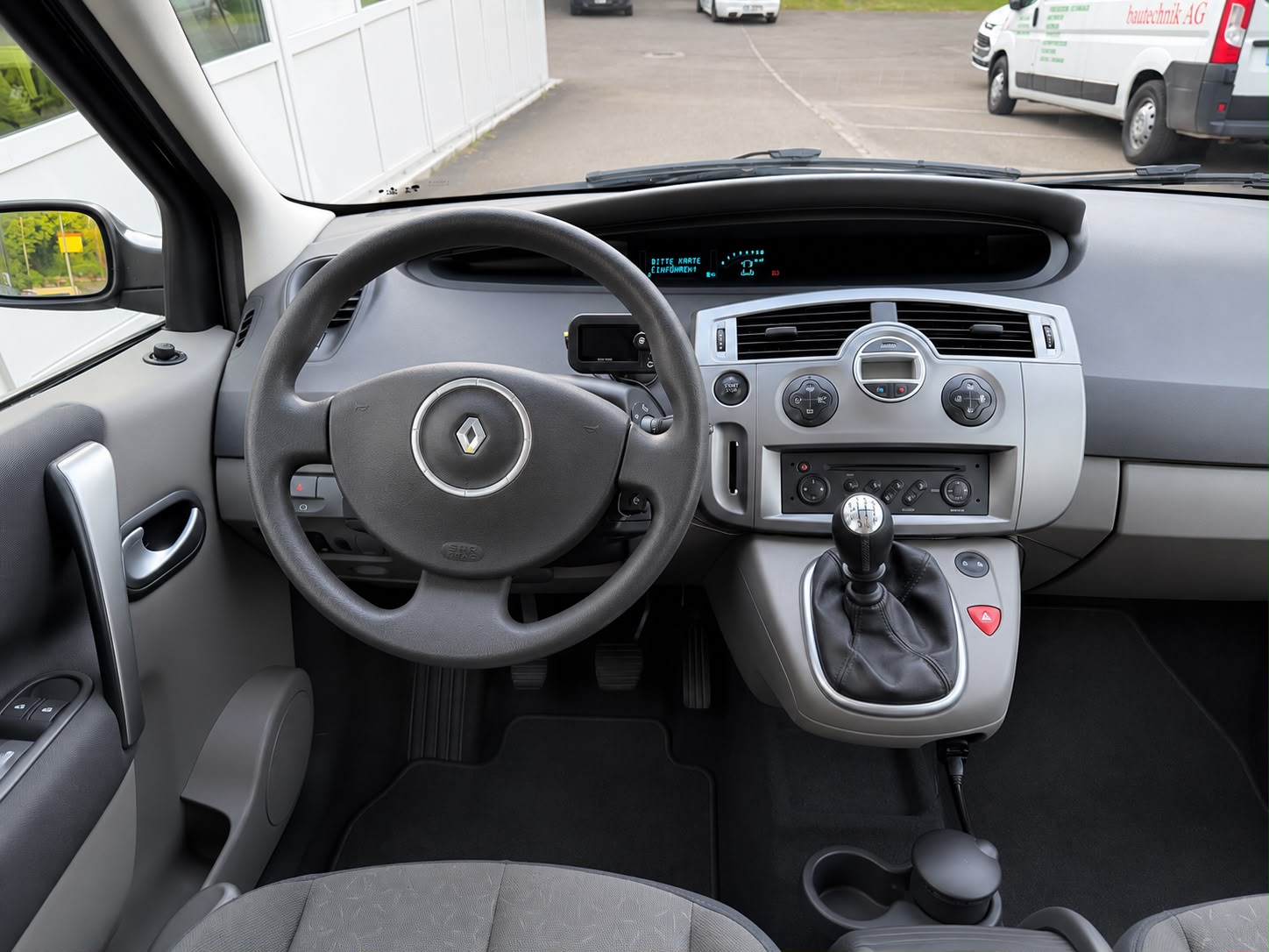RENAULT Scénic 1.6 16V Fairway-image-8