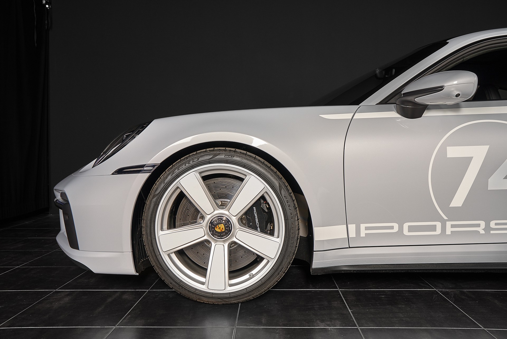 PORSCHE 911 Turbo 50 Jahre-showroom-element-2