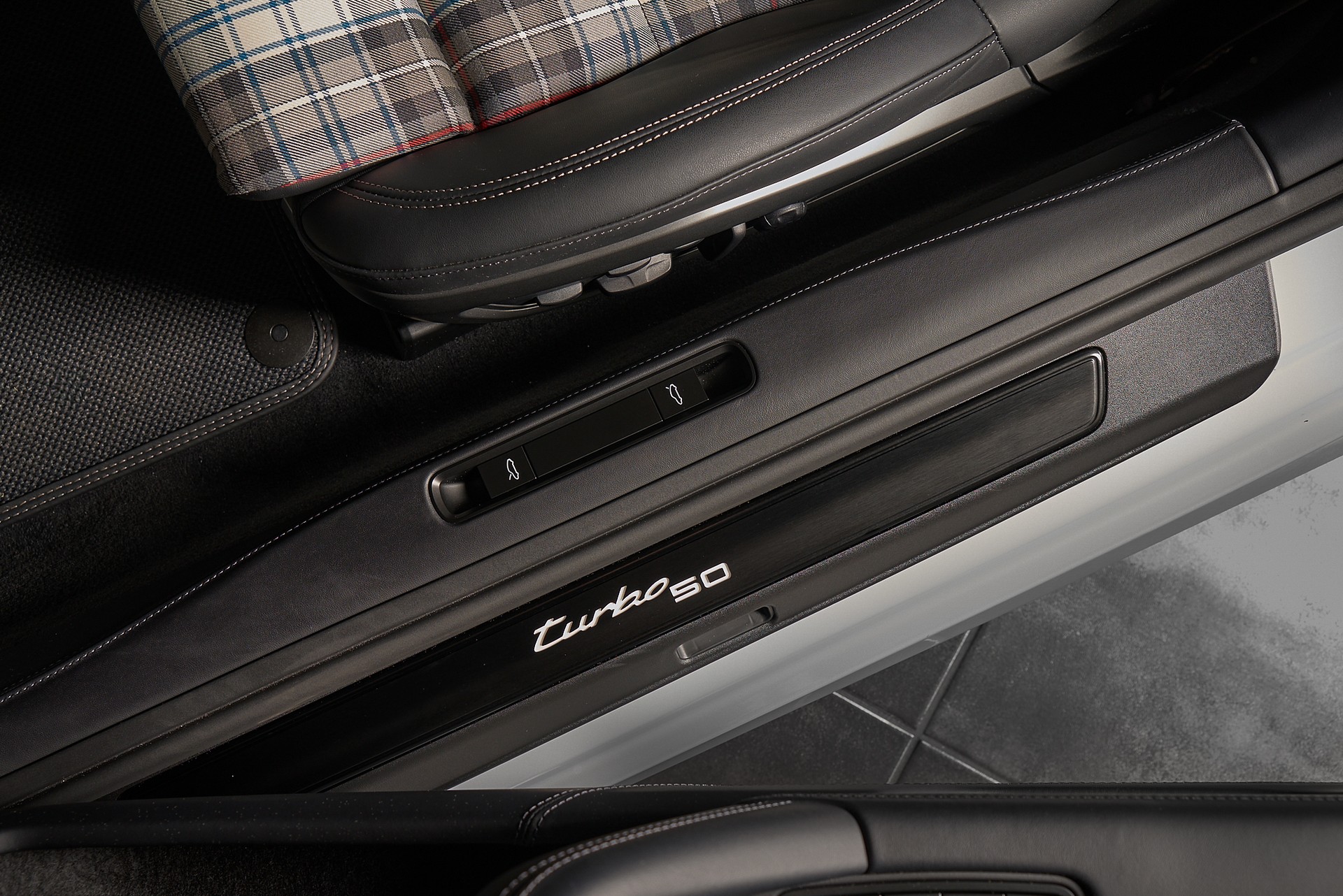 PORSCHE 911 Turbo 50 Jahre-image-16