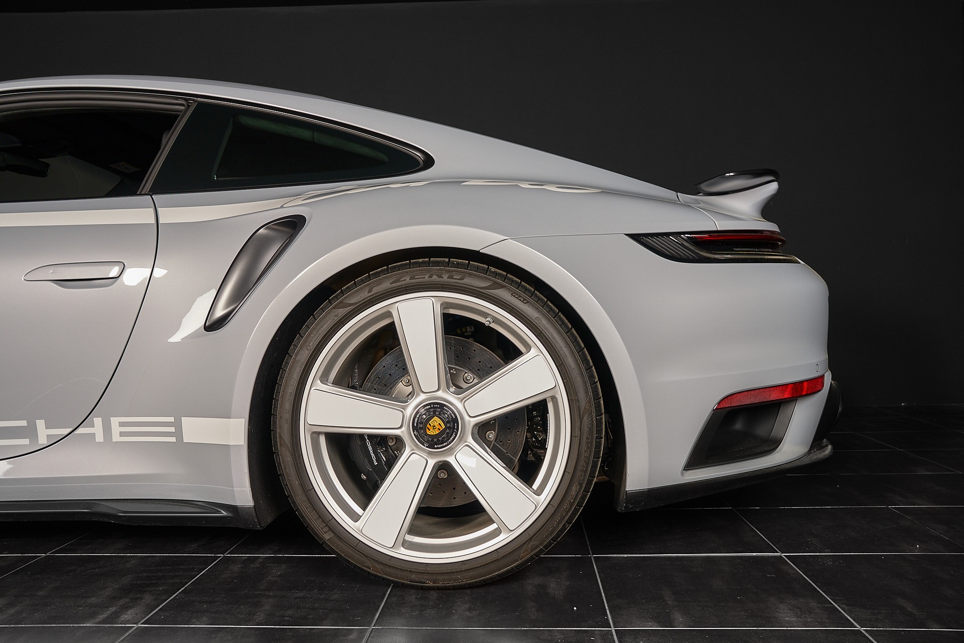 PORSCHE 911 Turbo 50 Jahre-showroom-element-3