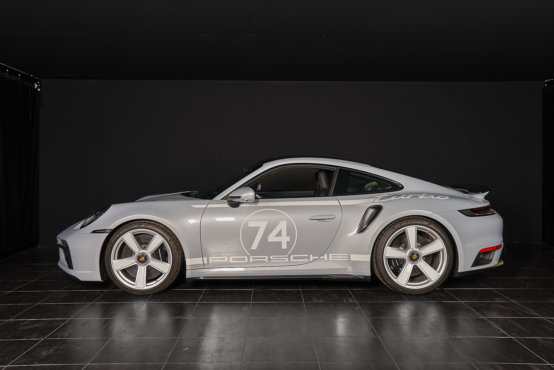 PORSCHE 911 Turbo 50 Jahre-showroom-element-1