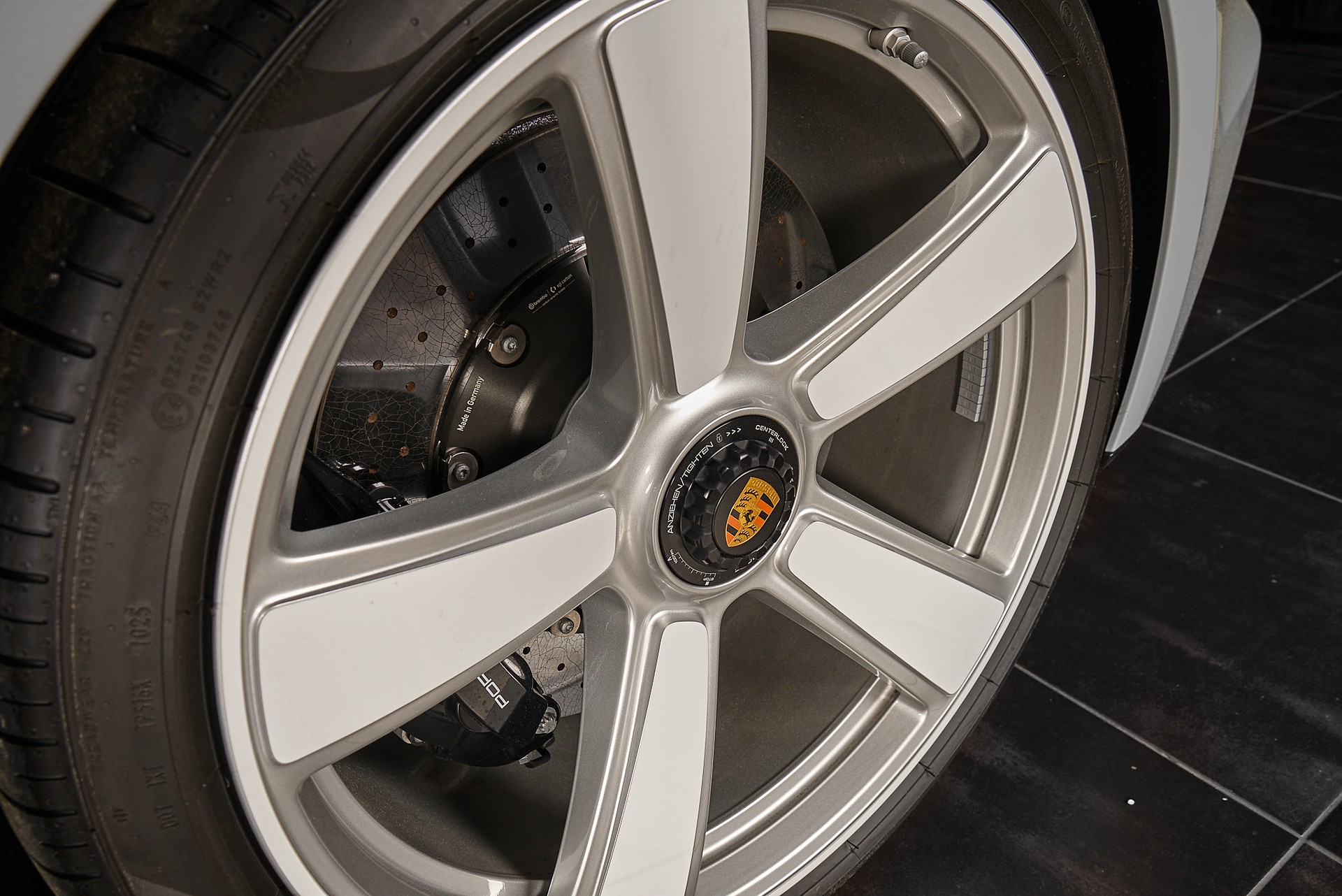 PORSCHE 911 Turbo 50 Jahre-image-6