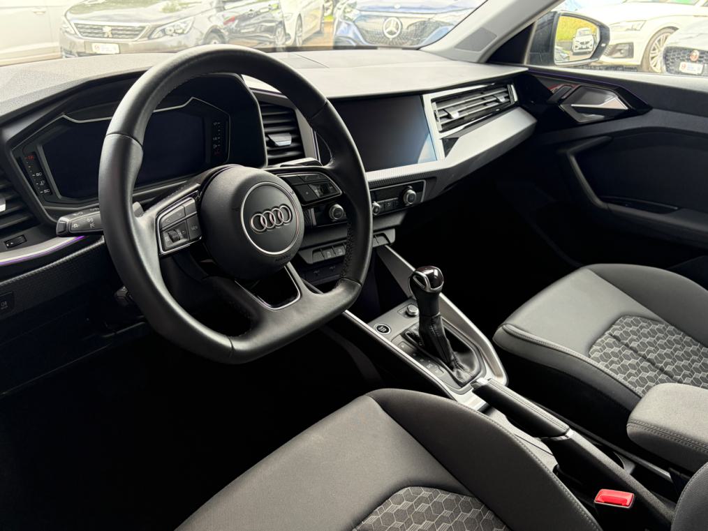 AUDI A1 Sportback 30 TFSi S Line Black Edition-image-4