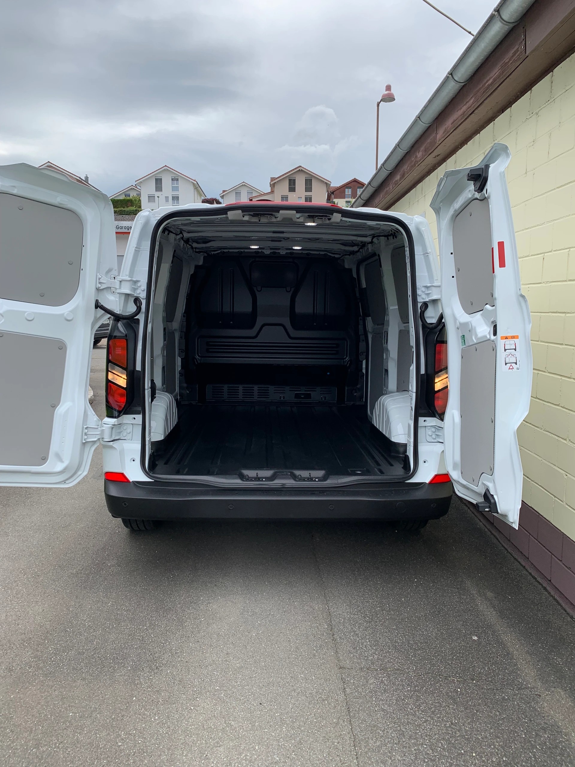 FORD Transit Custom VAN 320 L1H1 Trend-image-6