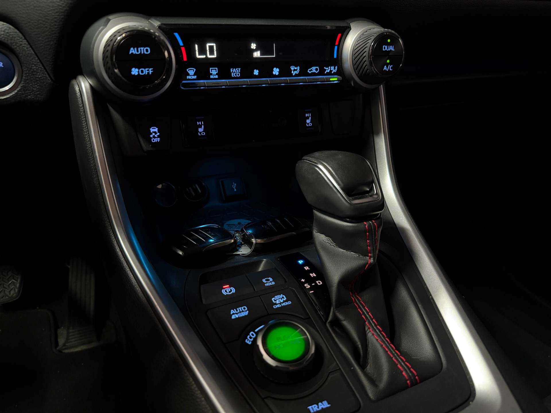 SUZUKI Across 2.5 Plug-in-Hybrid Compact Top E-CVT / TECHNOLOGIE TOYOTA RAV4 / Full Option-image-17
