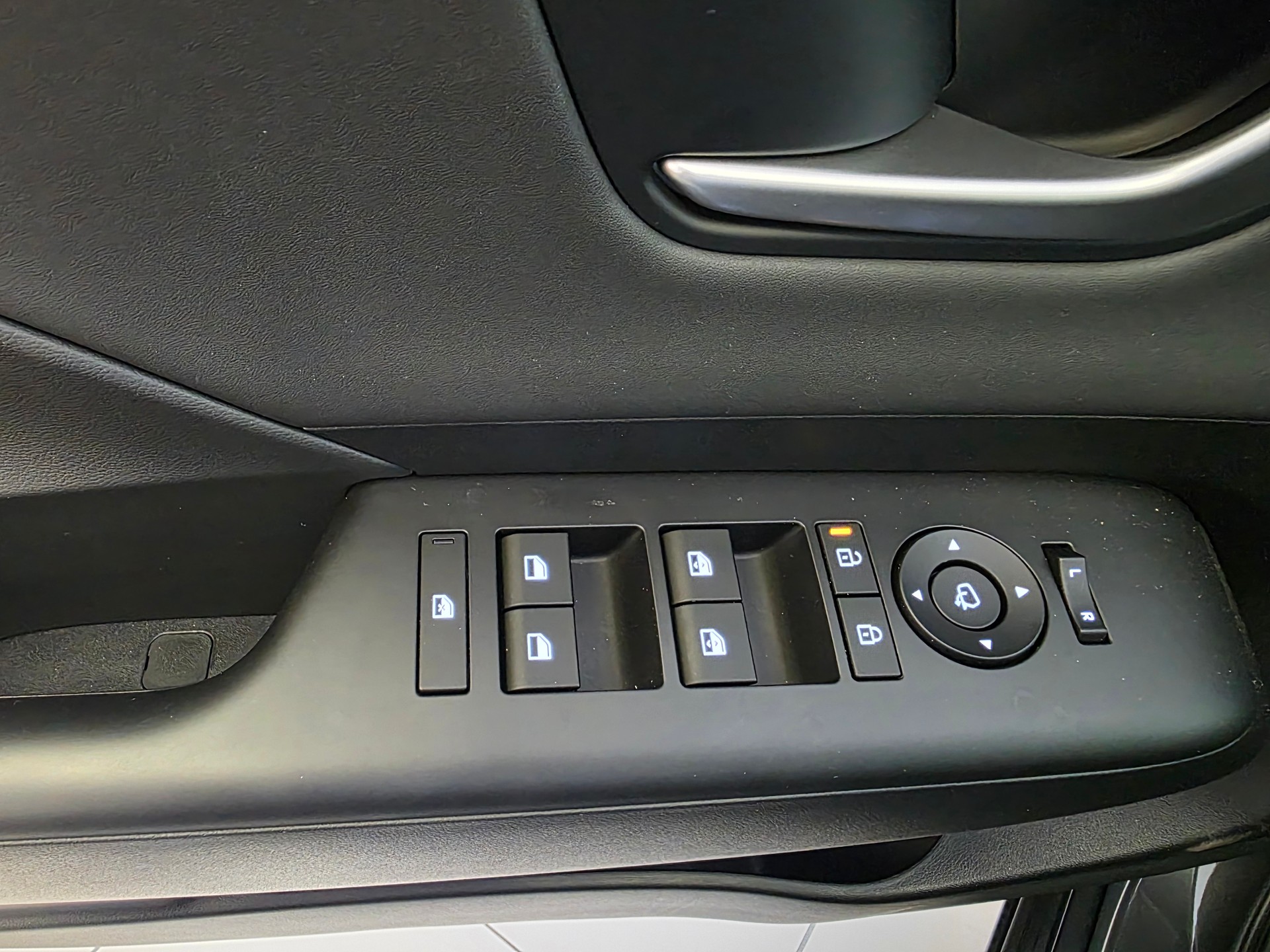 HYUNDAI KONA-image-10
