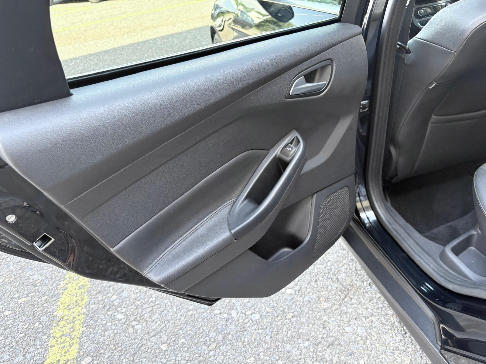 FORD Focus 1.6 SCTi Titanium-image-12