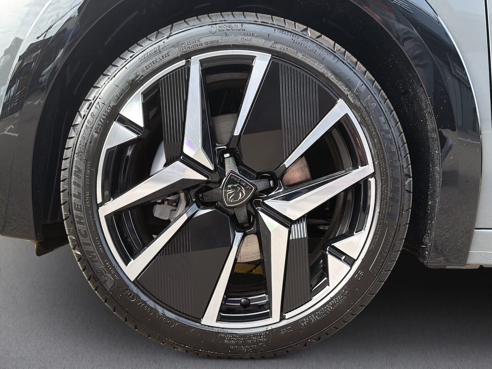 PEUGEOT 208 1.2 Hybrid 145 GT-image-21