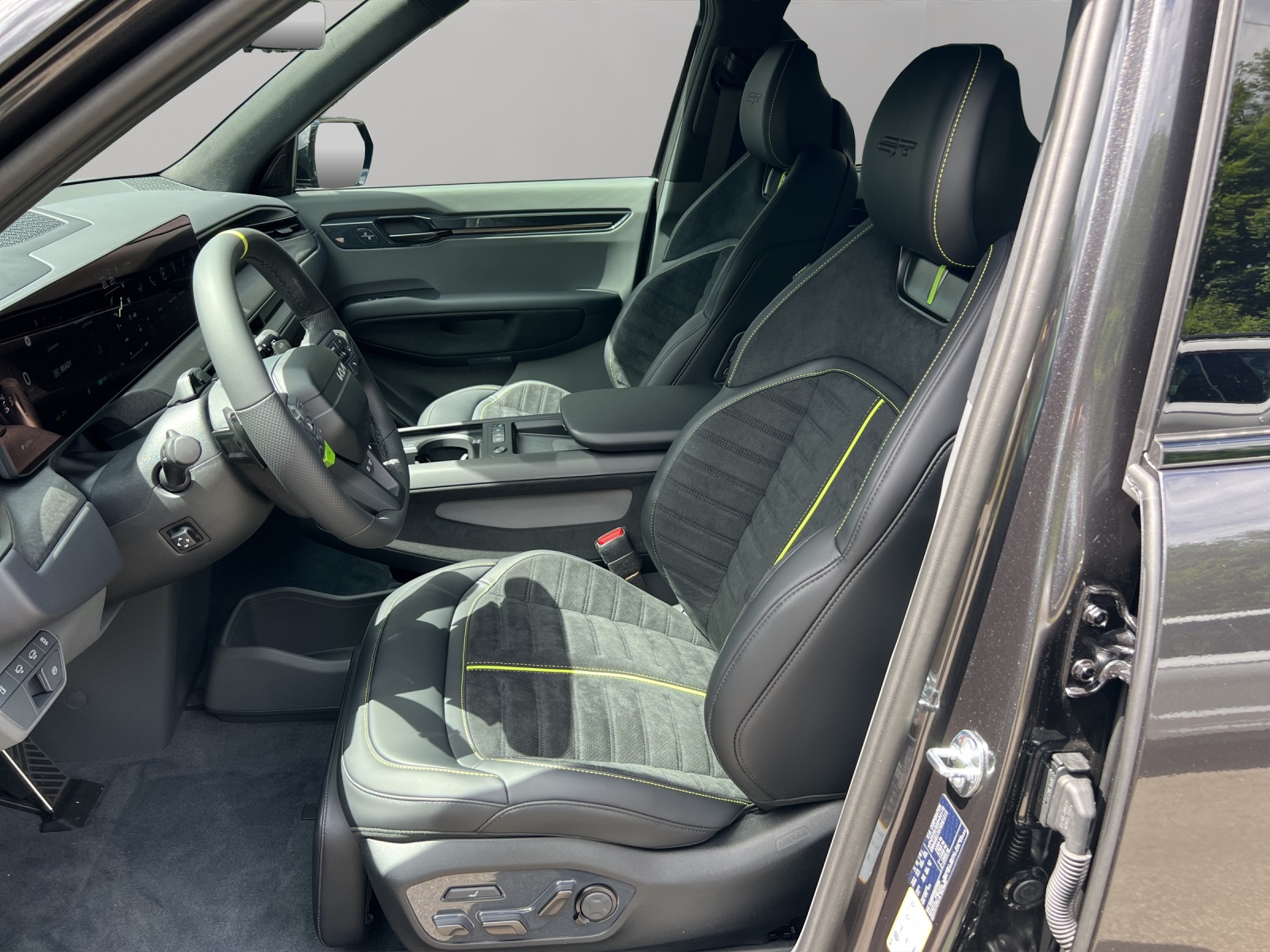 KIA EV9 99,8 kWh GT 4x4 Automat / elektr. Glasschiebedach / Wärmepumpe / Batterieheizsystem / Eintauschprämie CHF 6'000.--image-8