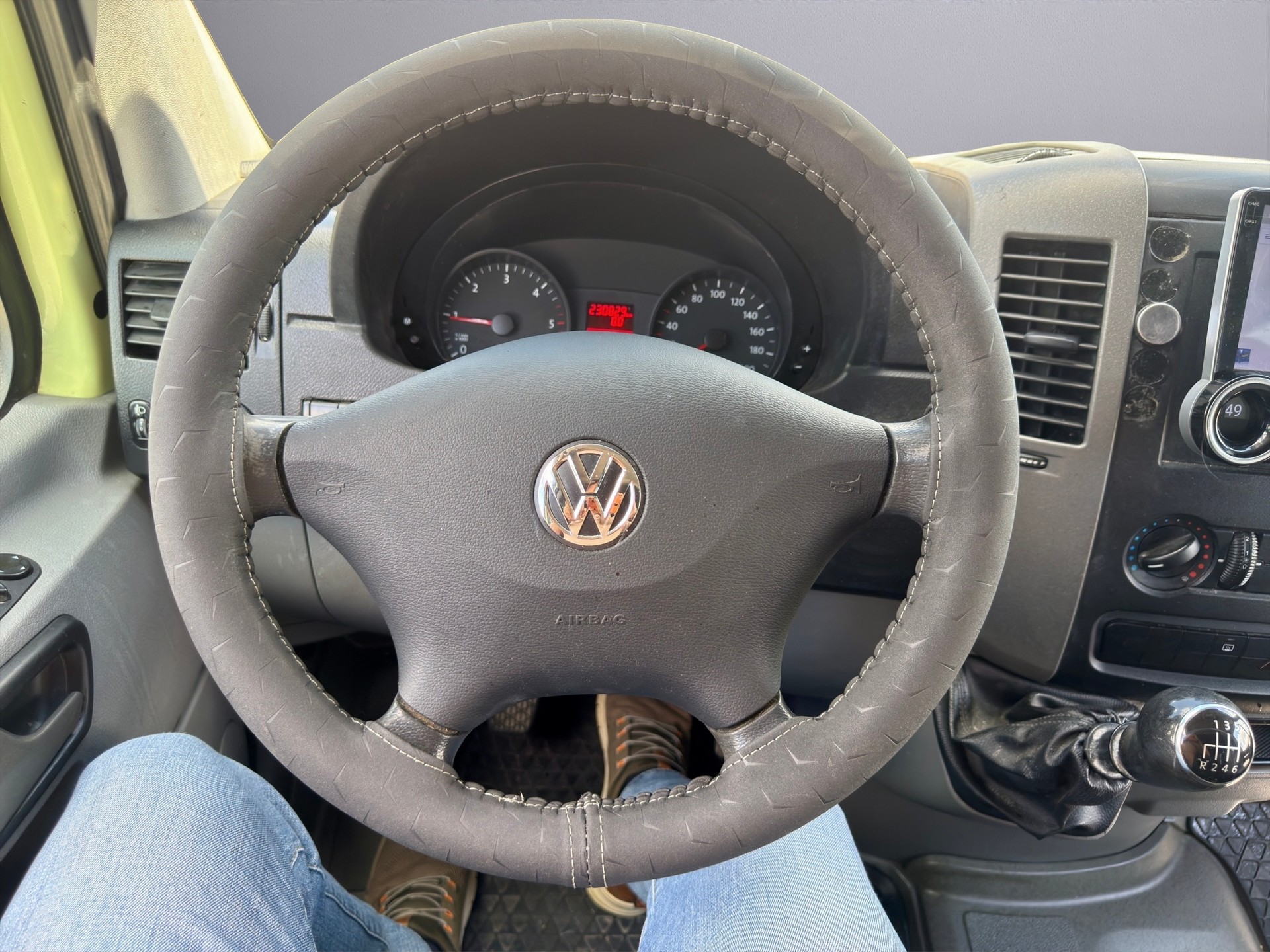 VW Crafter 35 2.0 TDI 5 Plätze, Navi + Kamera + AHK-image-14