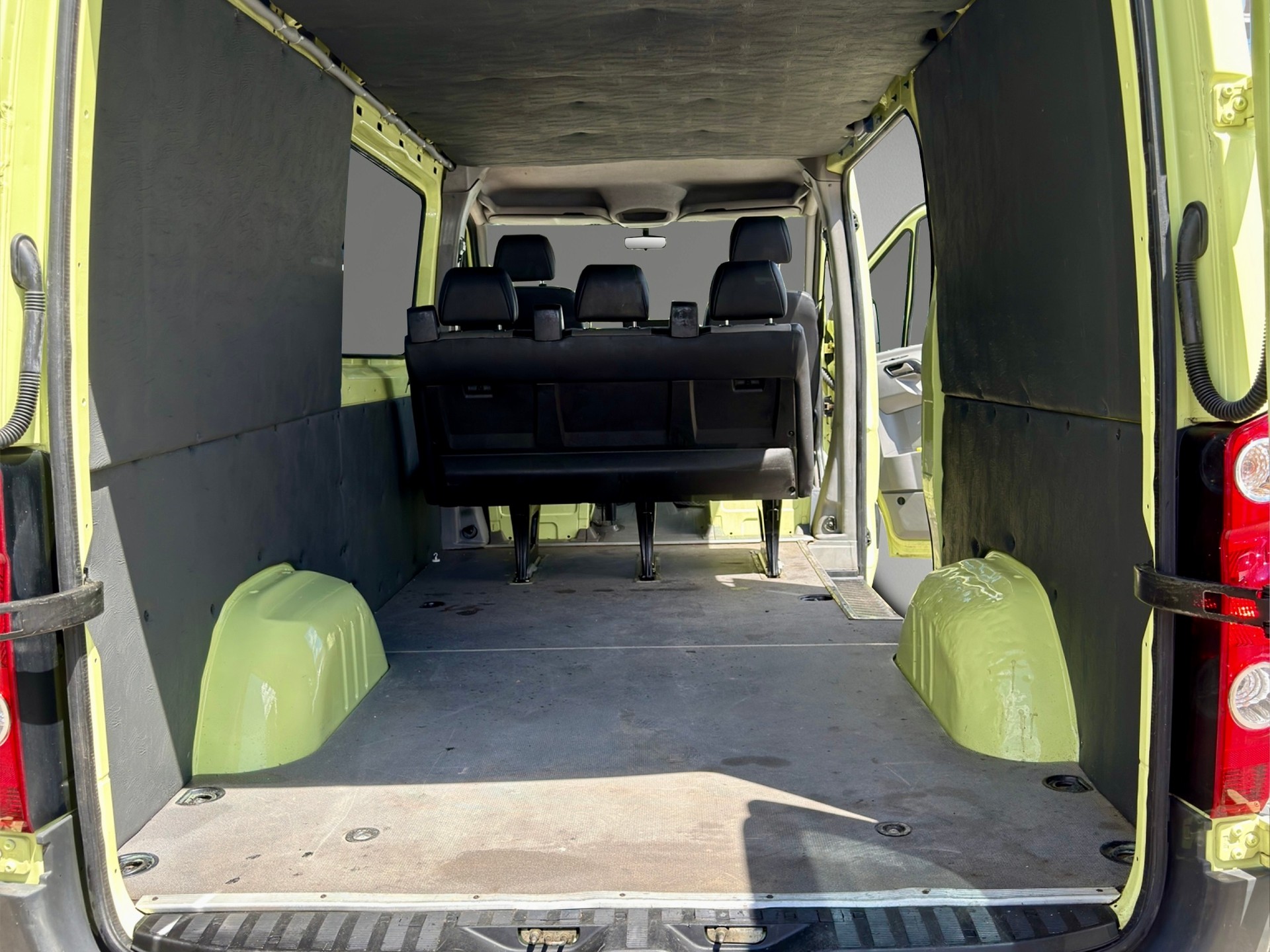 VW Crafter 35 2.0 TDI 5 Plätze, Navi + Kamera + AHK-image-8