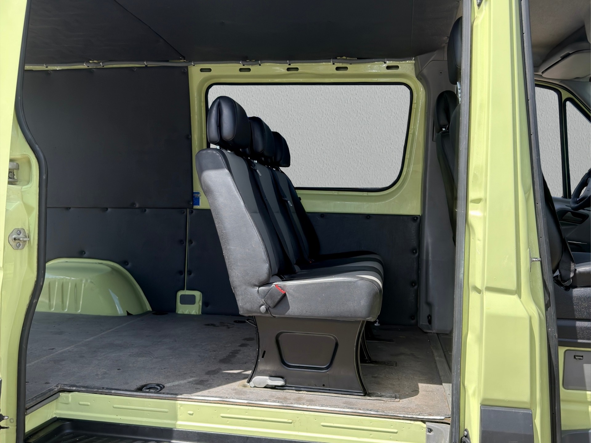 VW Crafter 35 2.0 TDI 5 Plätze, Navi + Kamera + AHK-image-11