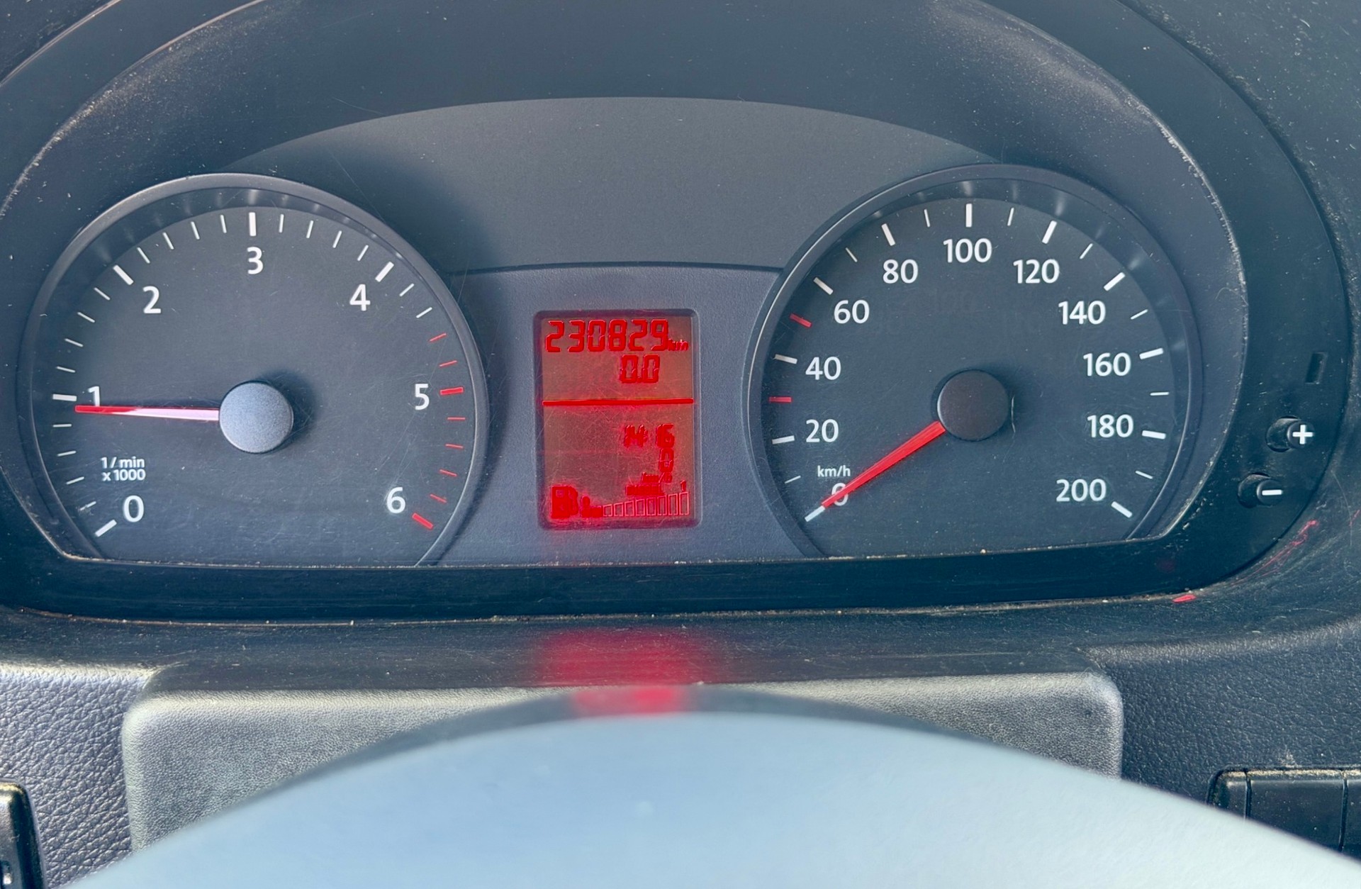 VW Crafter 35 2.0 TDI 5 Plätze, Navi + Kamera + AHK-image-17