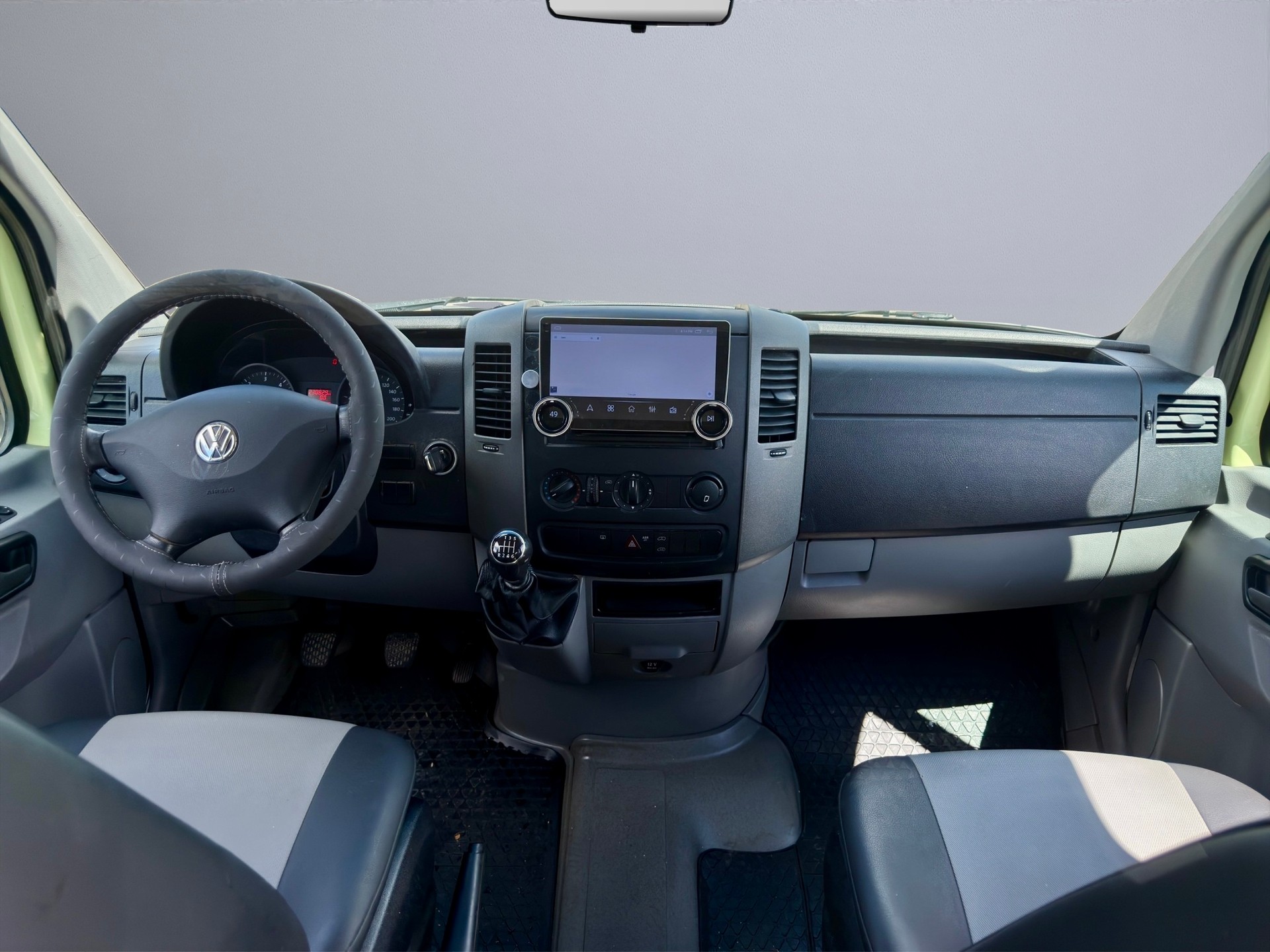 VW Crafter 35 2.0 TDI 5 Plätze, Navi + Kamera + AHK-image-13