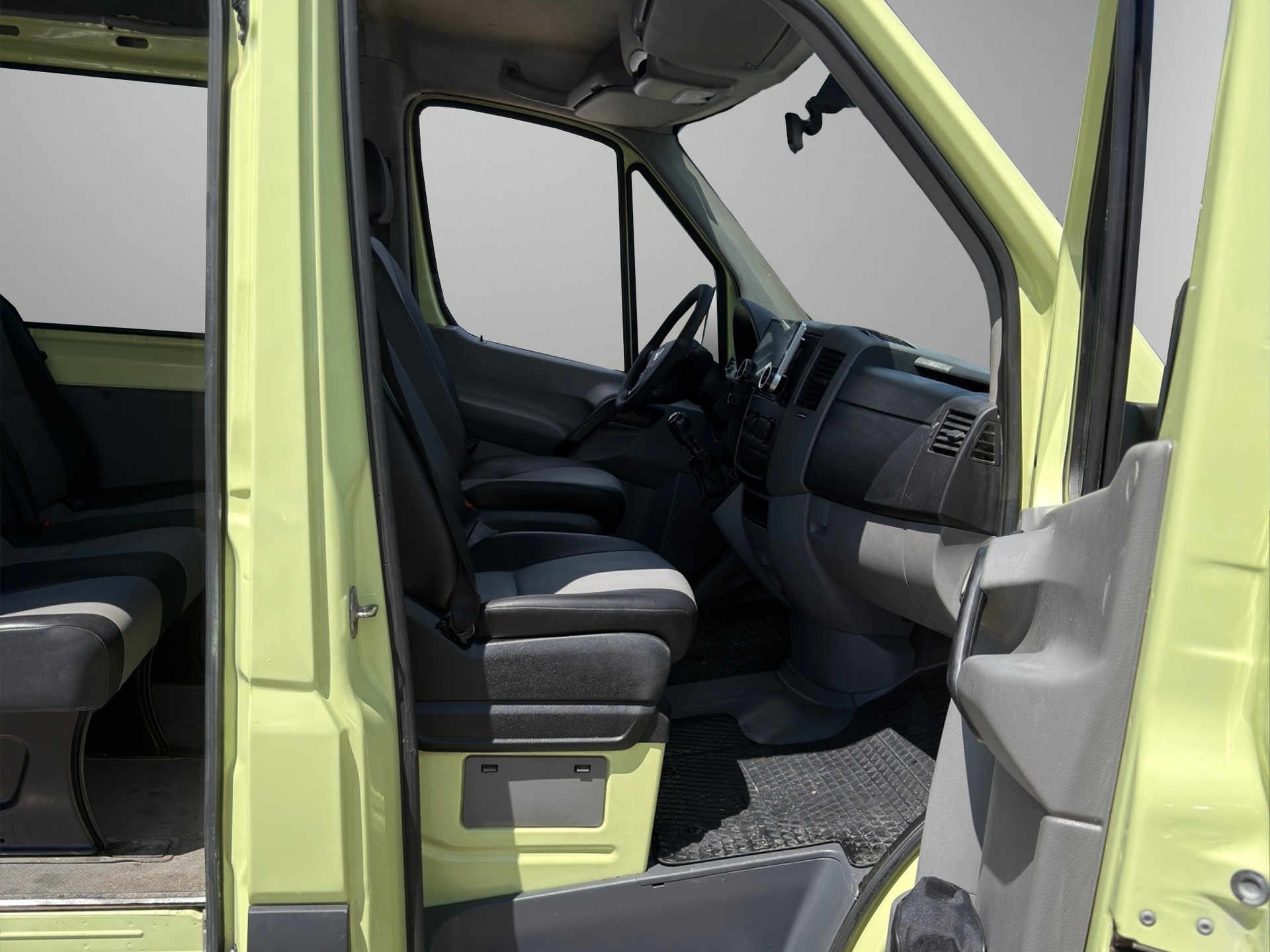 VW Crafter 35 2.0 TDI 5 Plätze, Navi + Kamera + AHK-image-10
