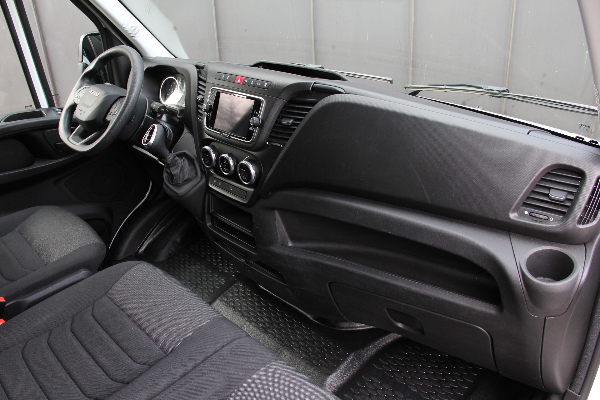IVECO 35 S 16 A8 **AUTOMAT** **HEBEBÜHNE** **RÜCKFAHRKAMERA** **KLIMAAUTOMATIK** °°SOFORT-VERFÜGBAR°°-image-10