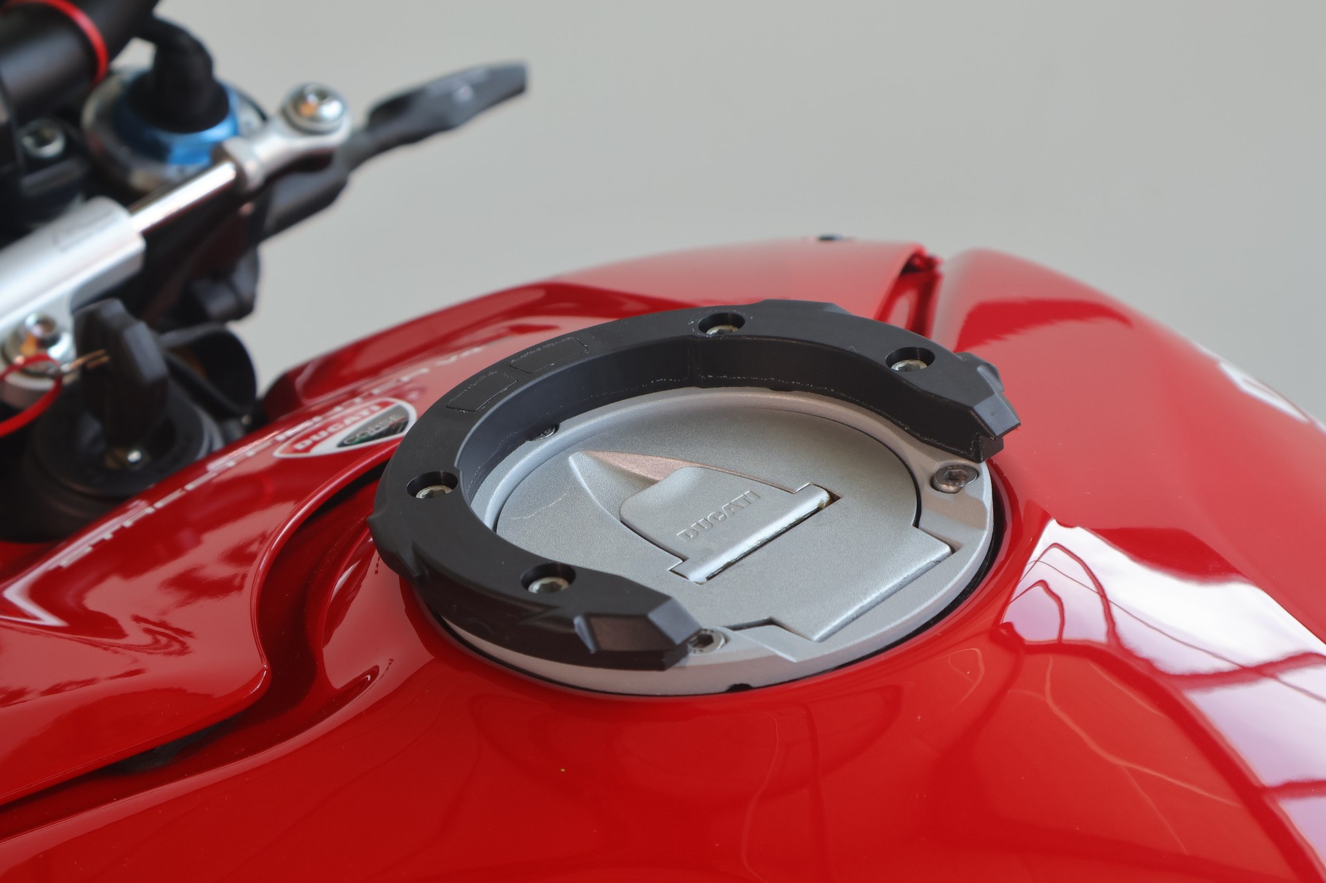 DUCATI Streetfighter V4 S-image-6