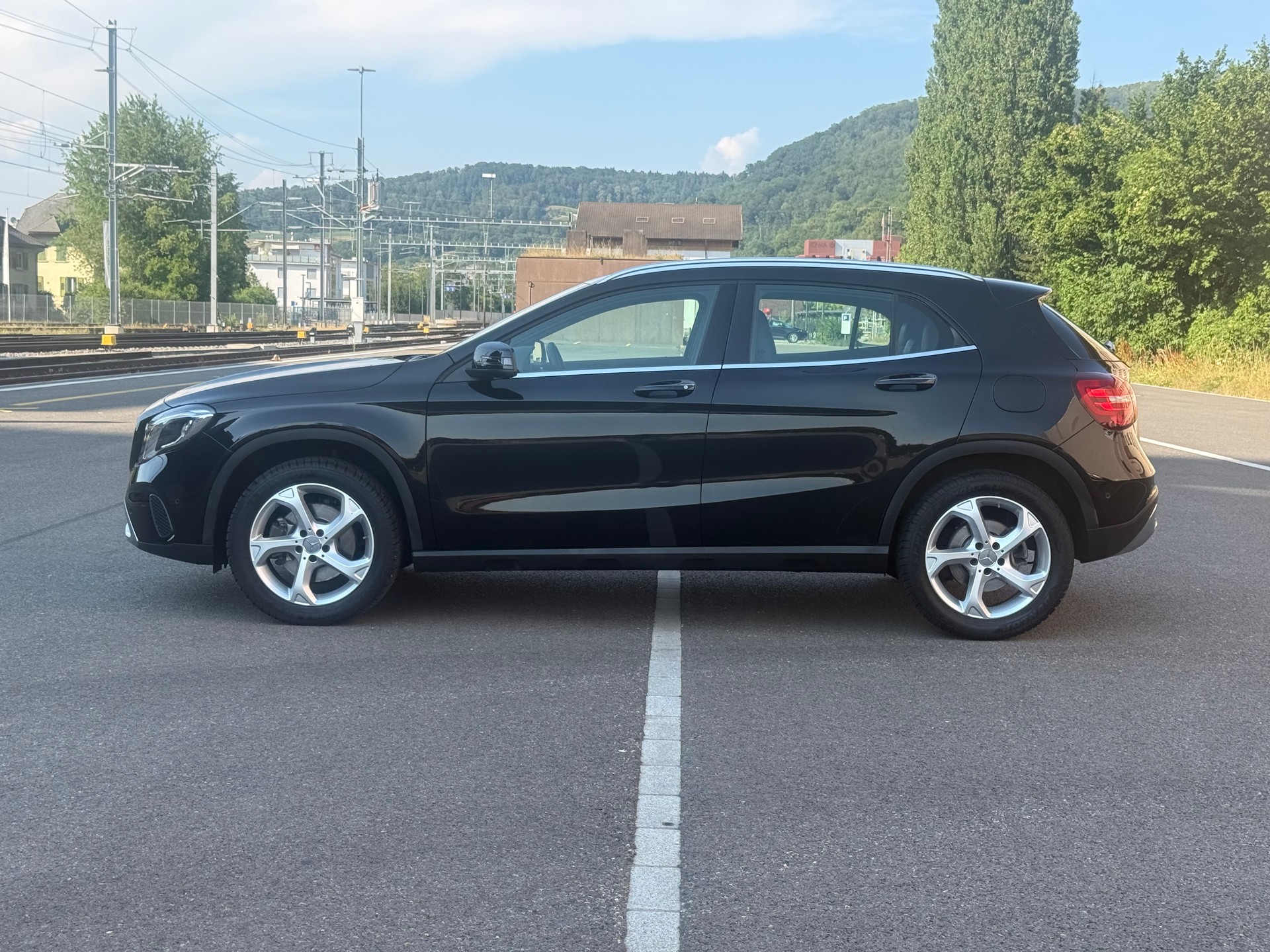 MERCEDES-BENZ GLA 250 Urban 4Matic 7G-DCT-showroom-element-1