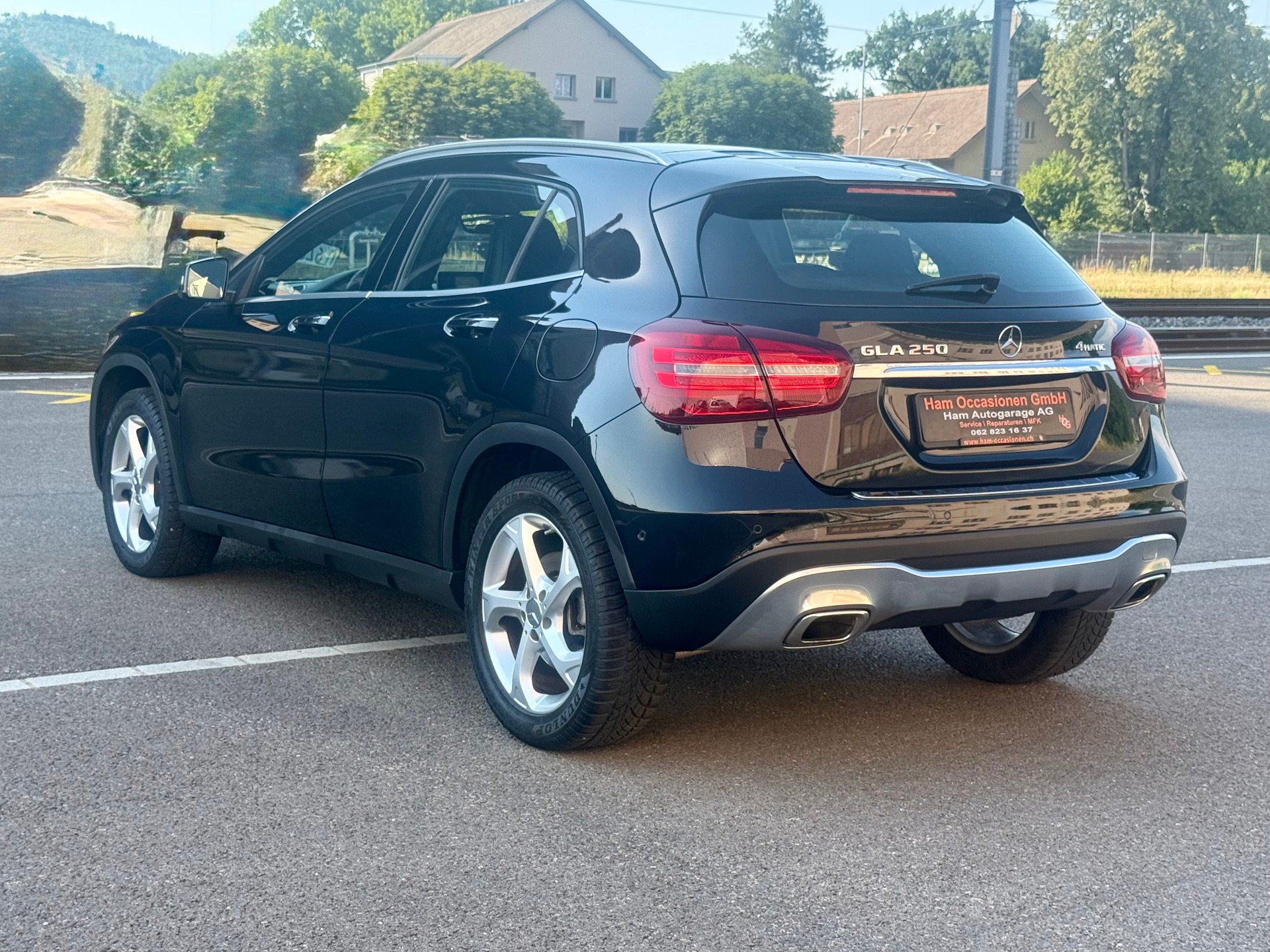 MERCEDES-BENZ GLA 250 Urban 4Matic 7G-DCT-showroom-element-2