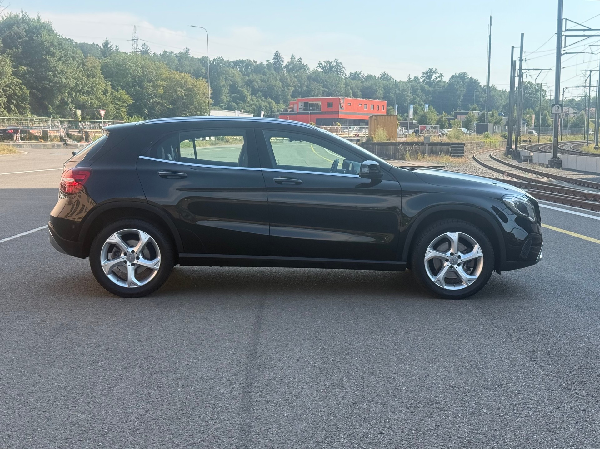 MERCEDES-BENZ GLA 250 Urban 4Matic 7G-DCT-showroom-element-3