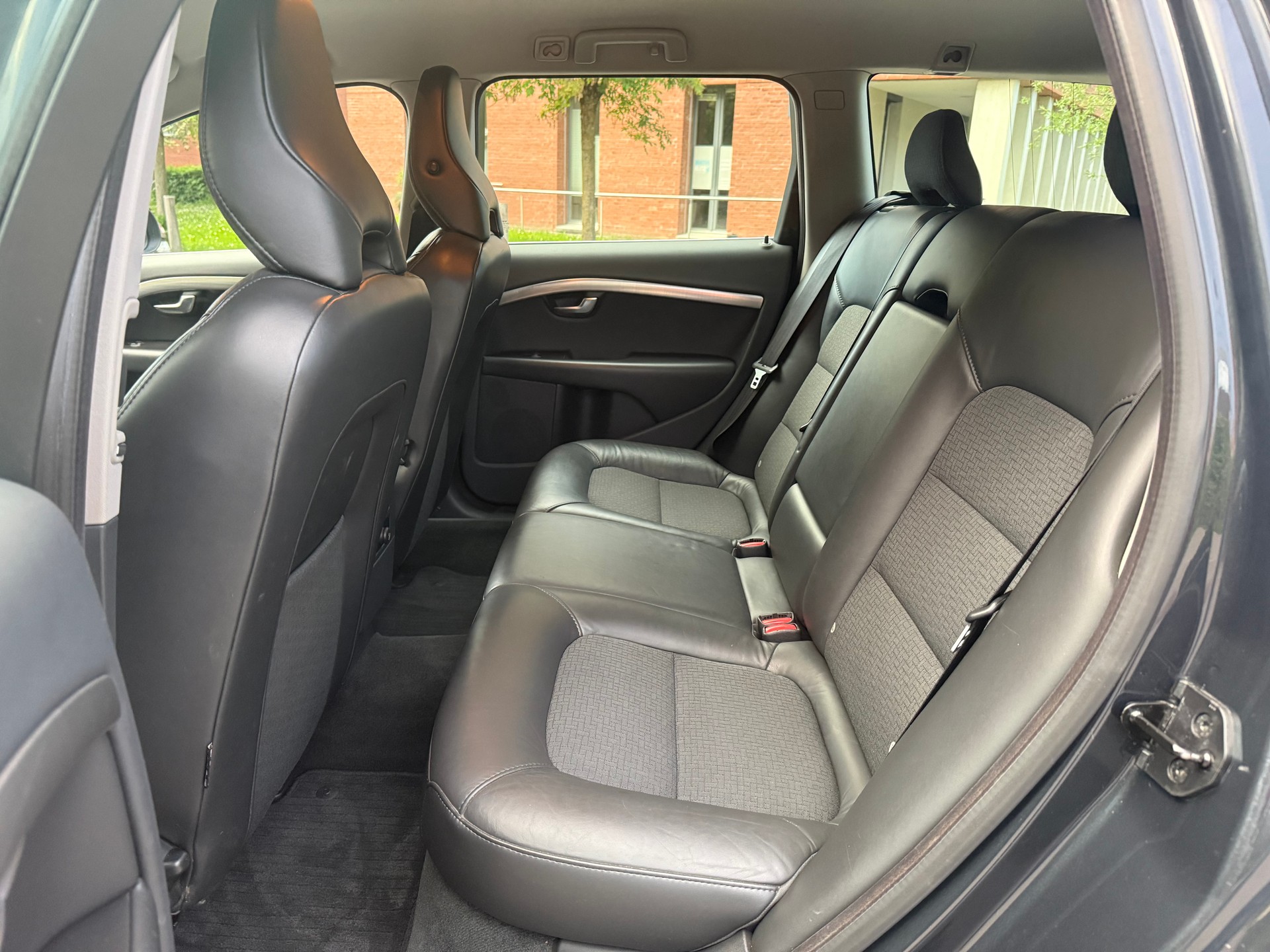 VOLVO V70 2.4D Summum Geartronic-image-15