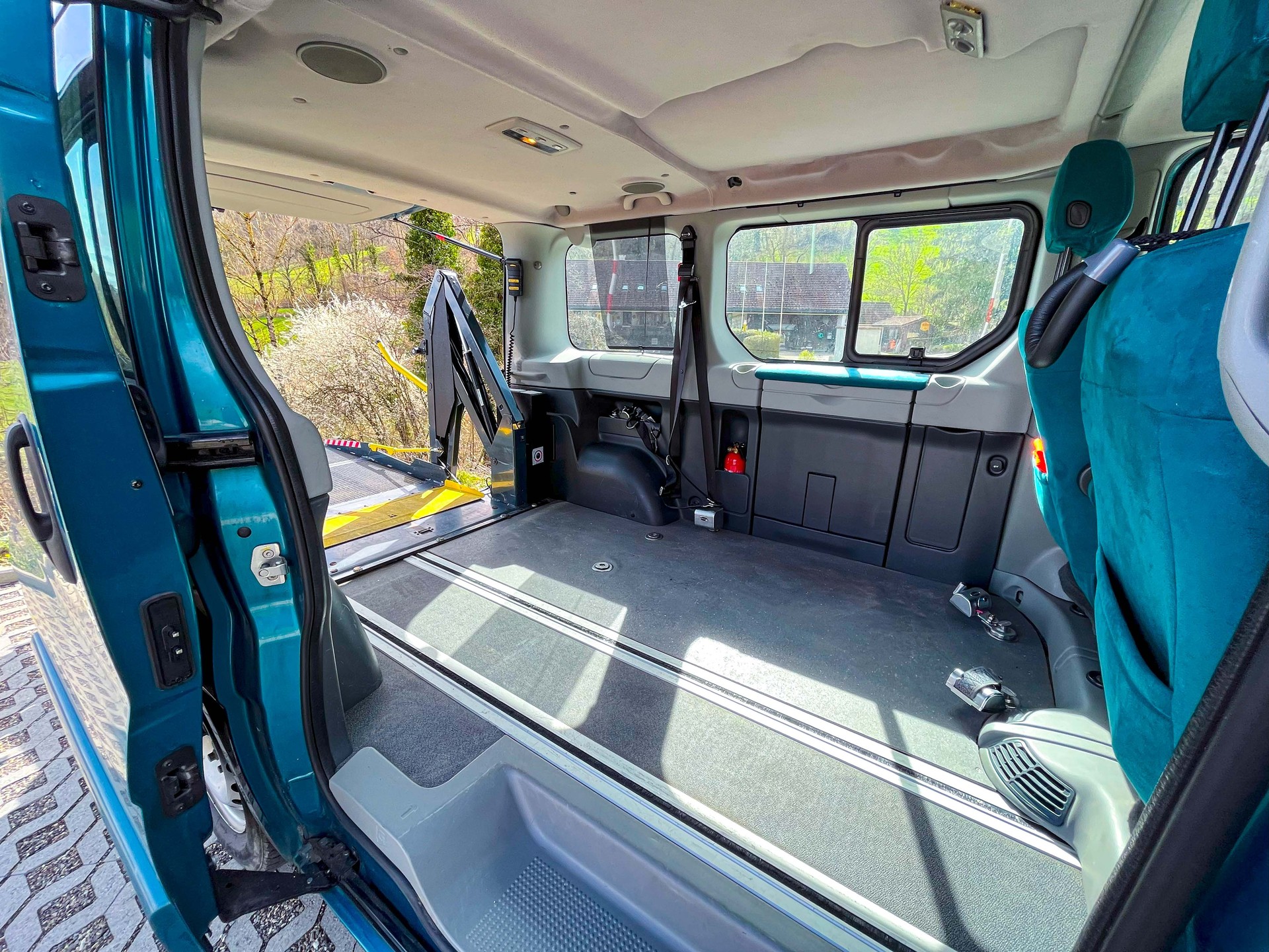 RENAULT TRAFIC-image-4