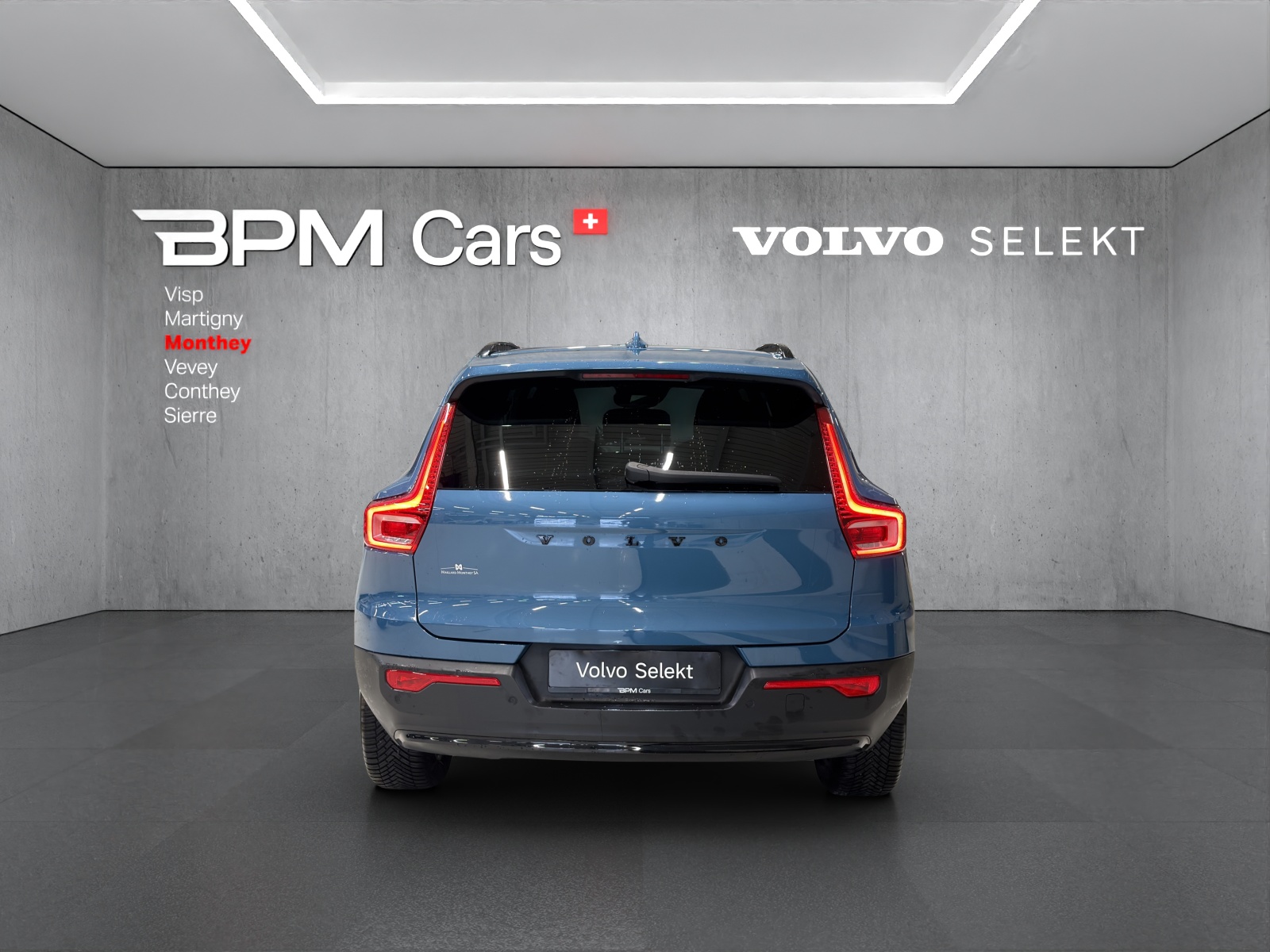 VOLVO XC40 T4 PHEV Plus Dark DCT-image-4